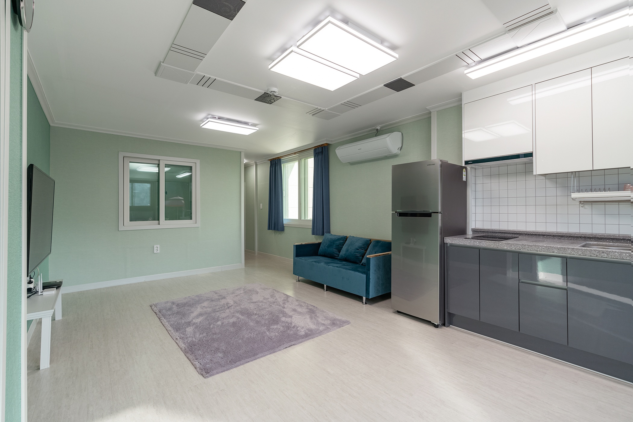 room detail thumbnail 2