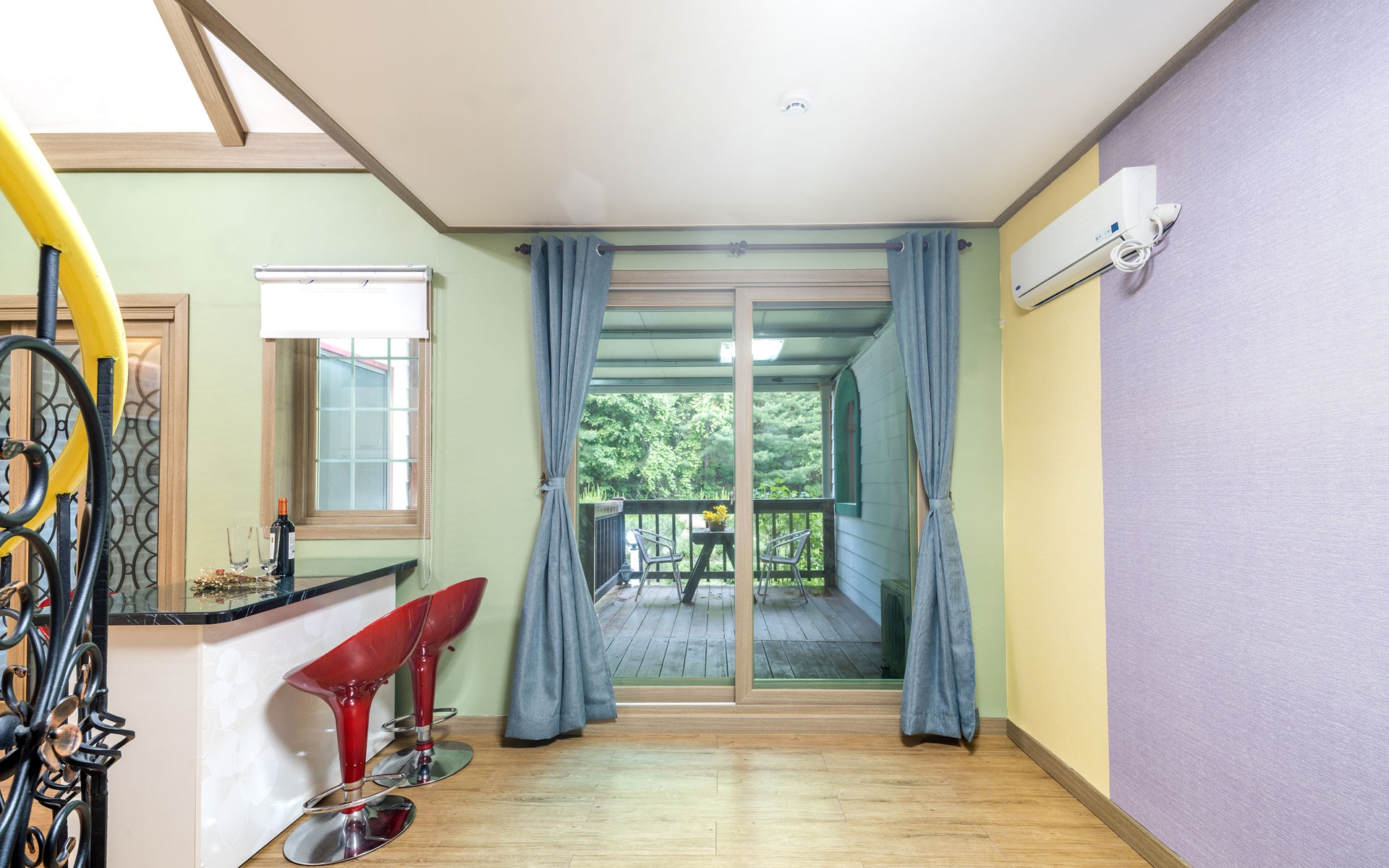 room detail thumbnail 2