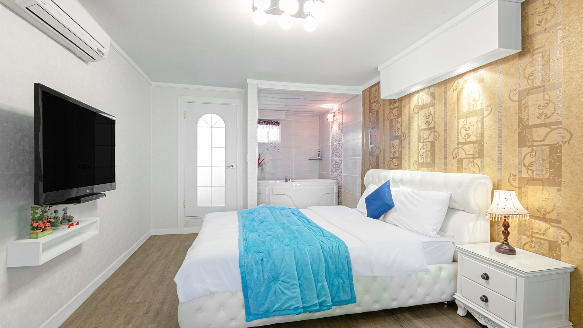 room detail thumbnail 1