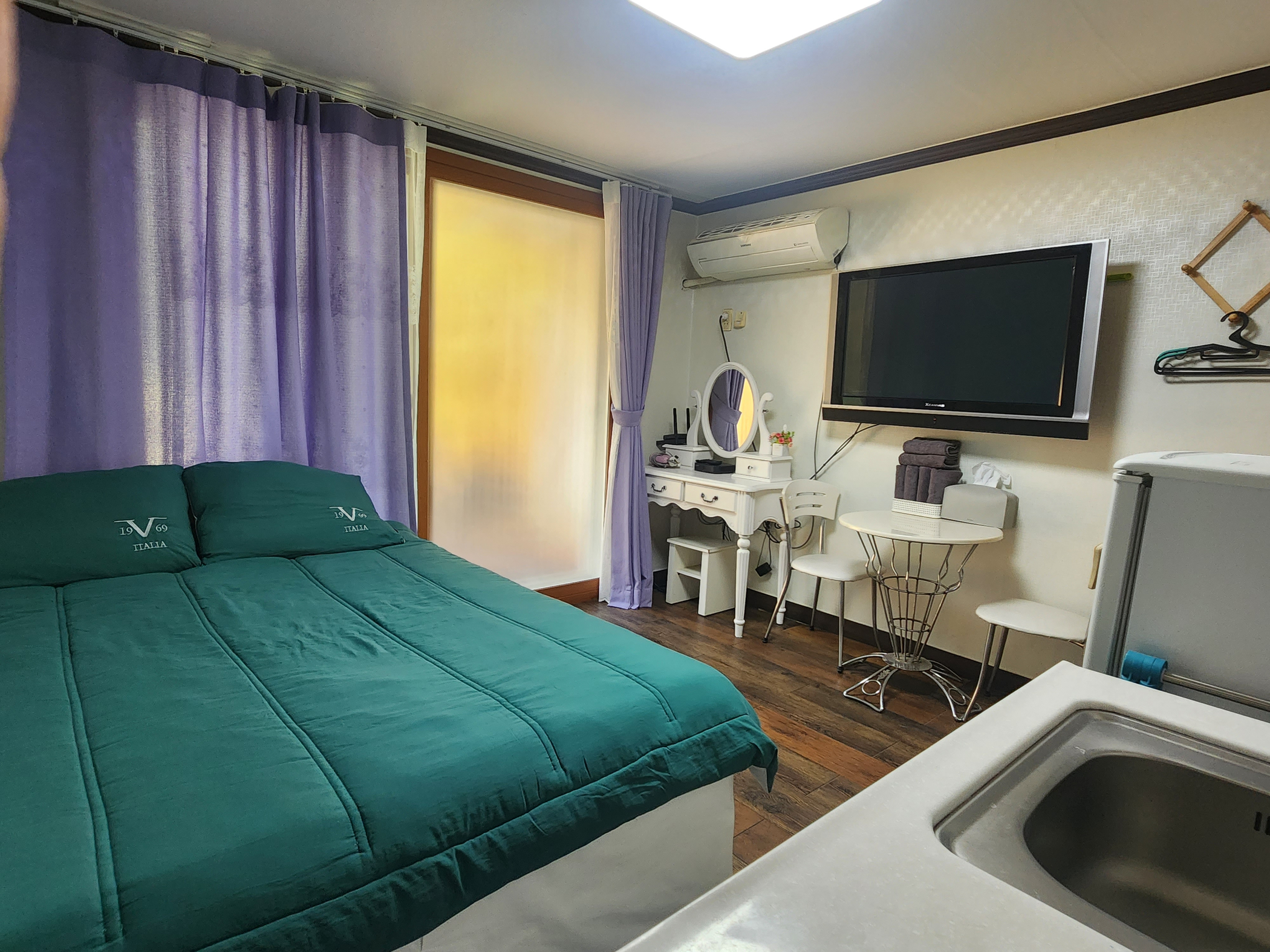 room detail thumbnail 0