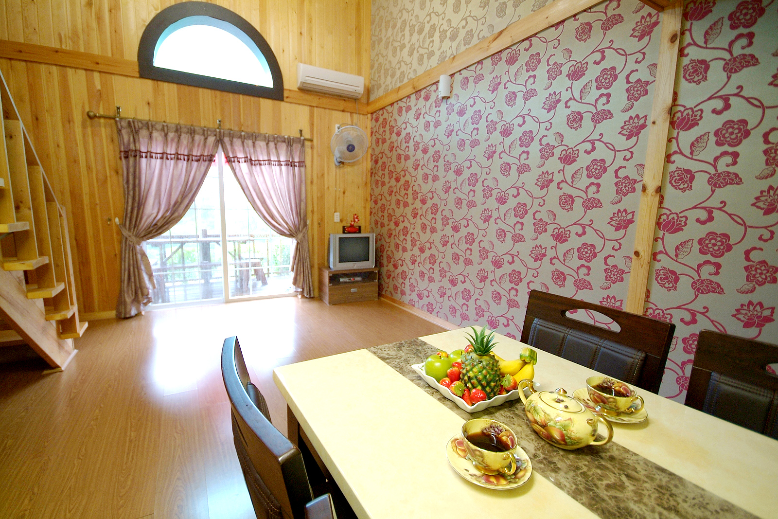 room detail thumbnail 2