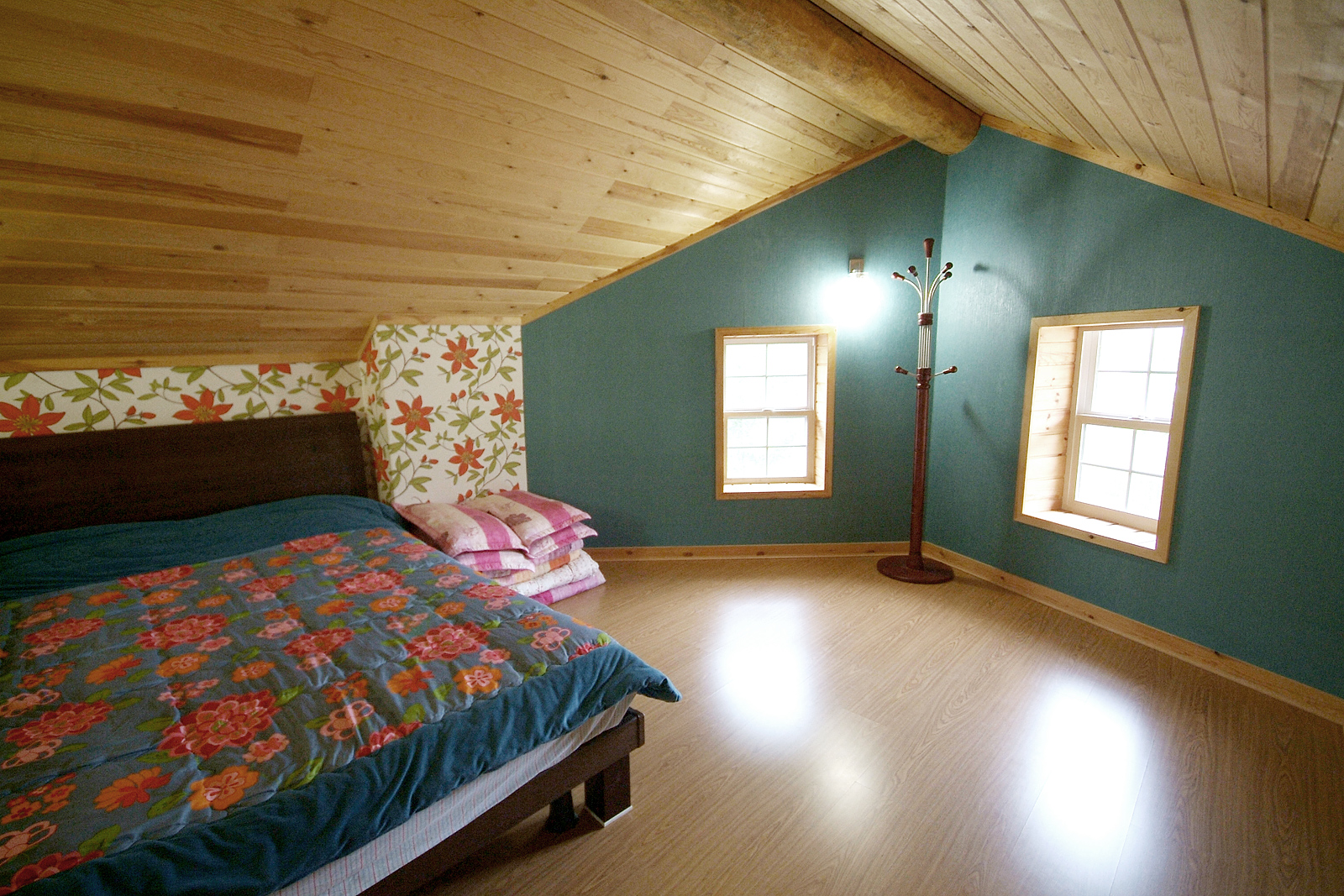 room detail thumbnail 2