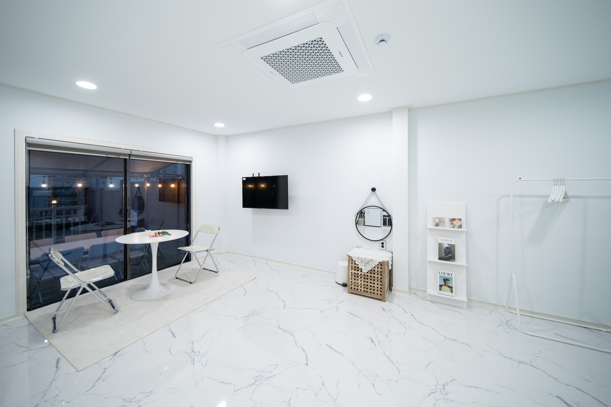 room detail thumbnail 2