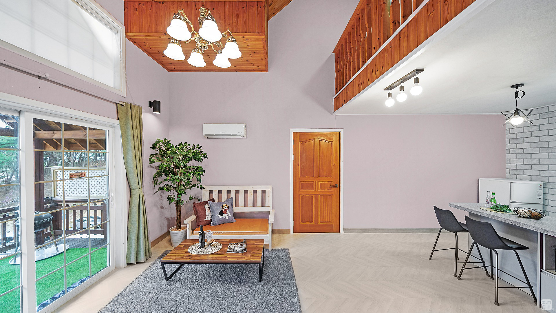 room detail thumbnail 1