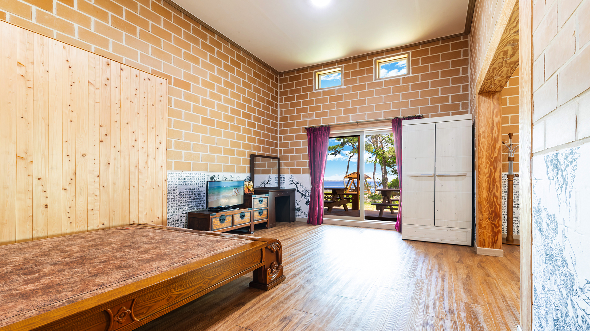 room detail thumbnail 1