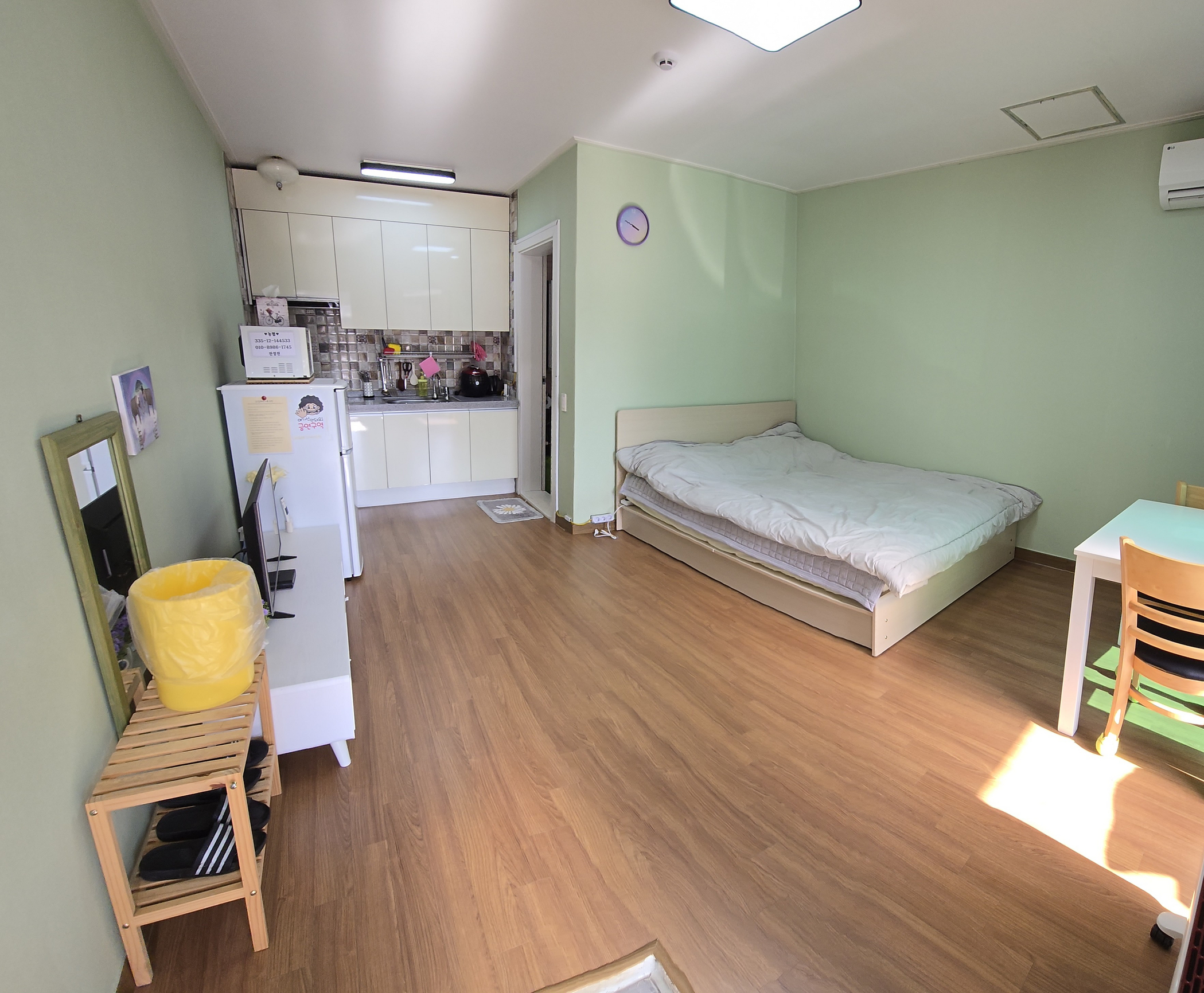 room detail thumbnail 0