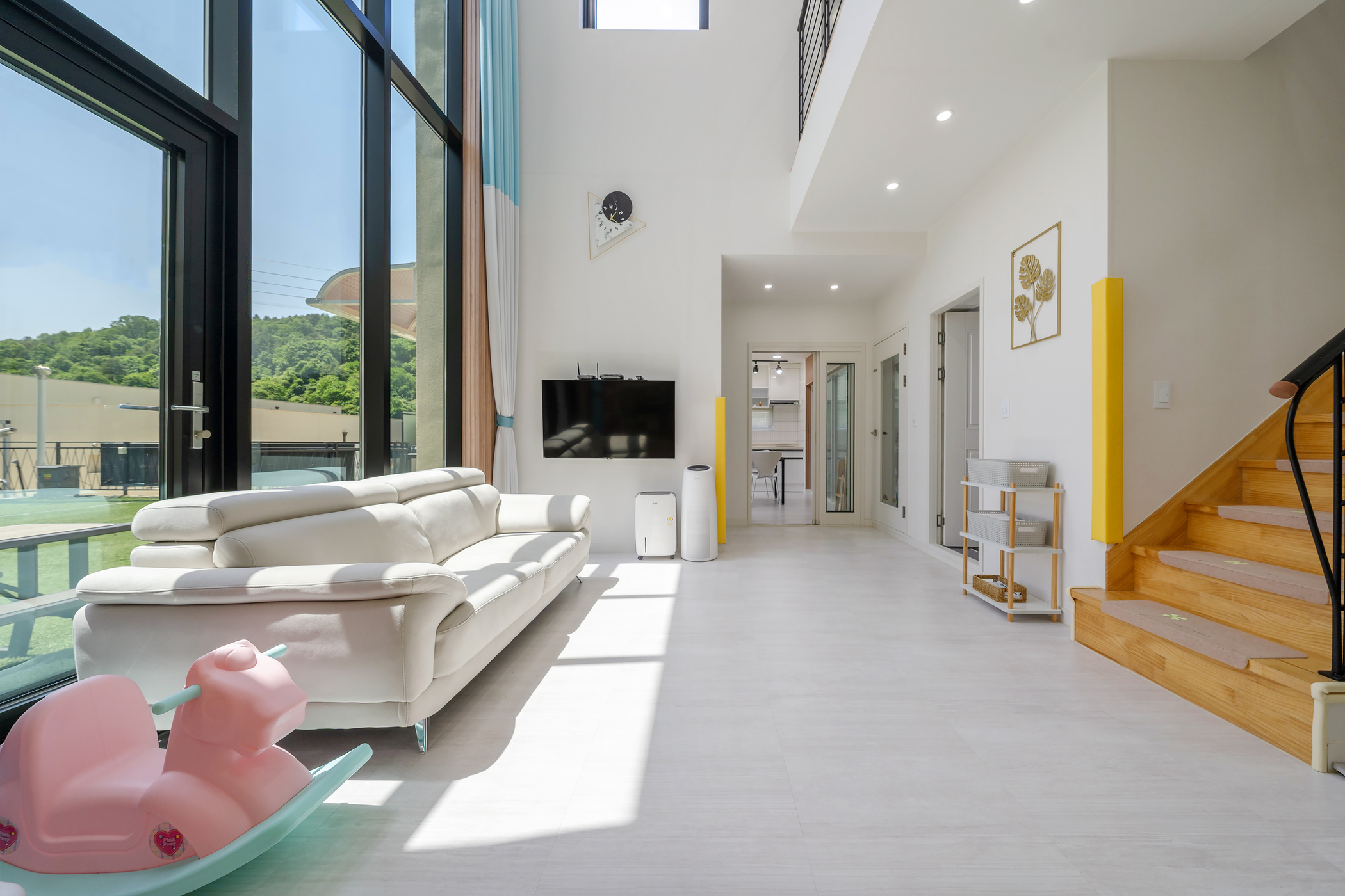 room detail thumbnail 2