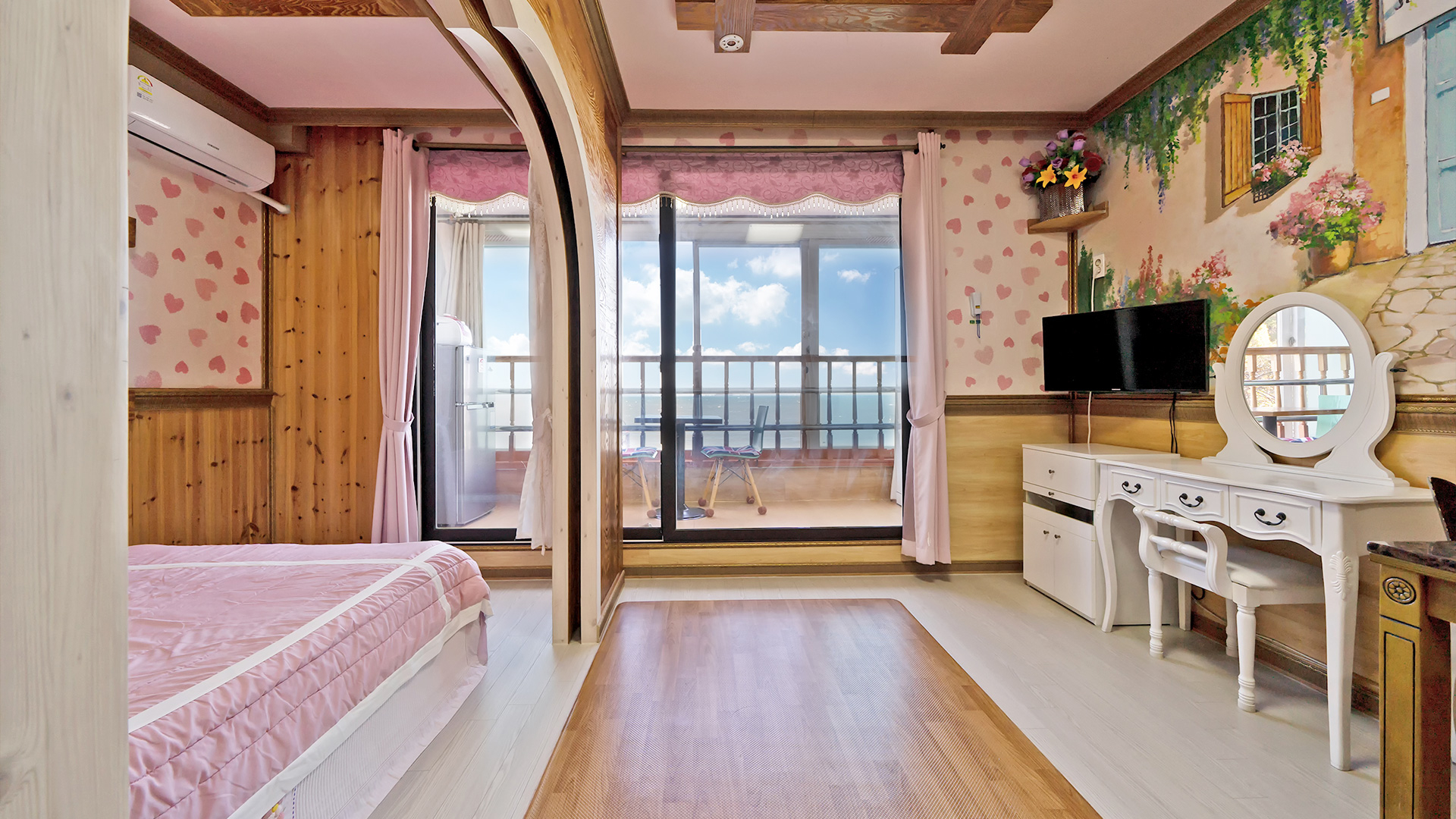 room detail thumbnail 1