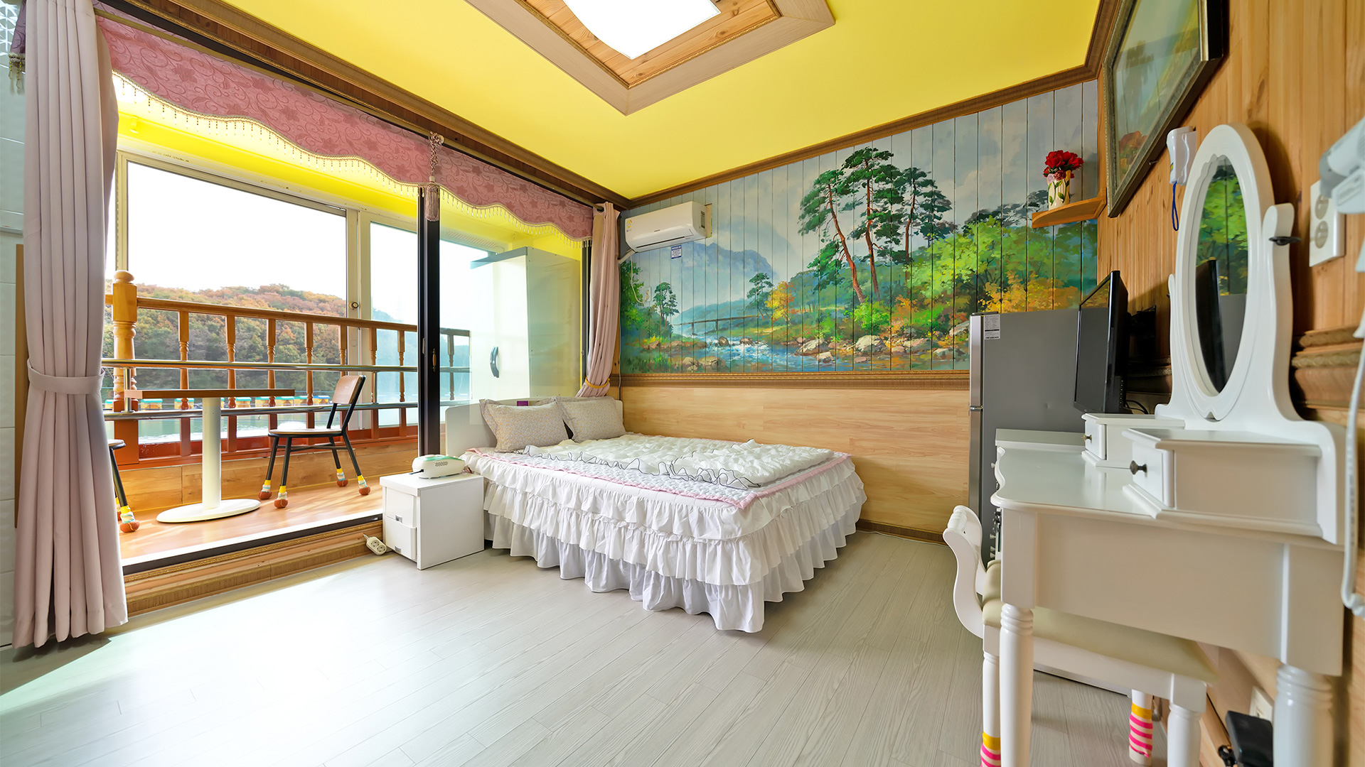 room detail thumbnail 0