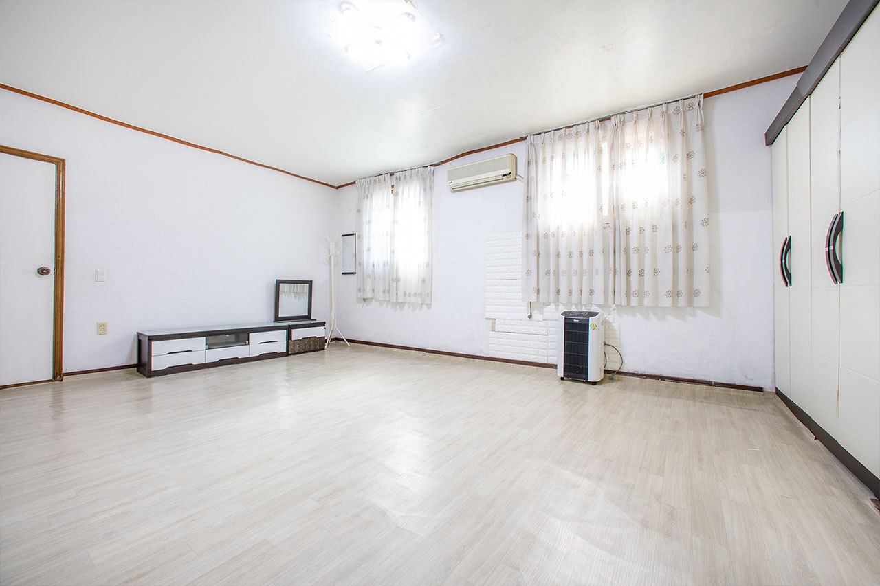 https://yaimg.yanolja.com/v5/2025/04/20/15/6805147501f189.27484946.jpg