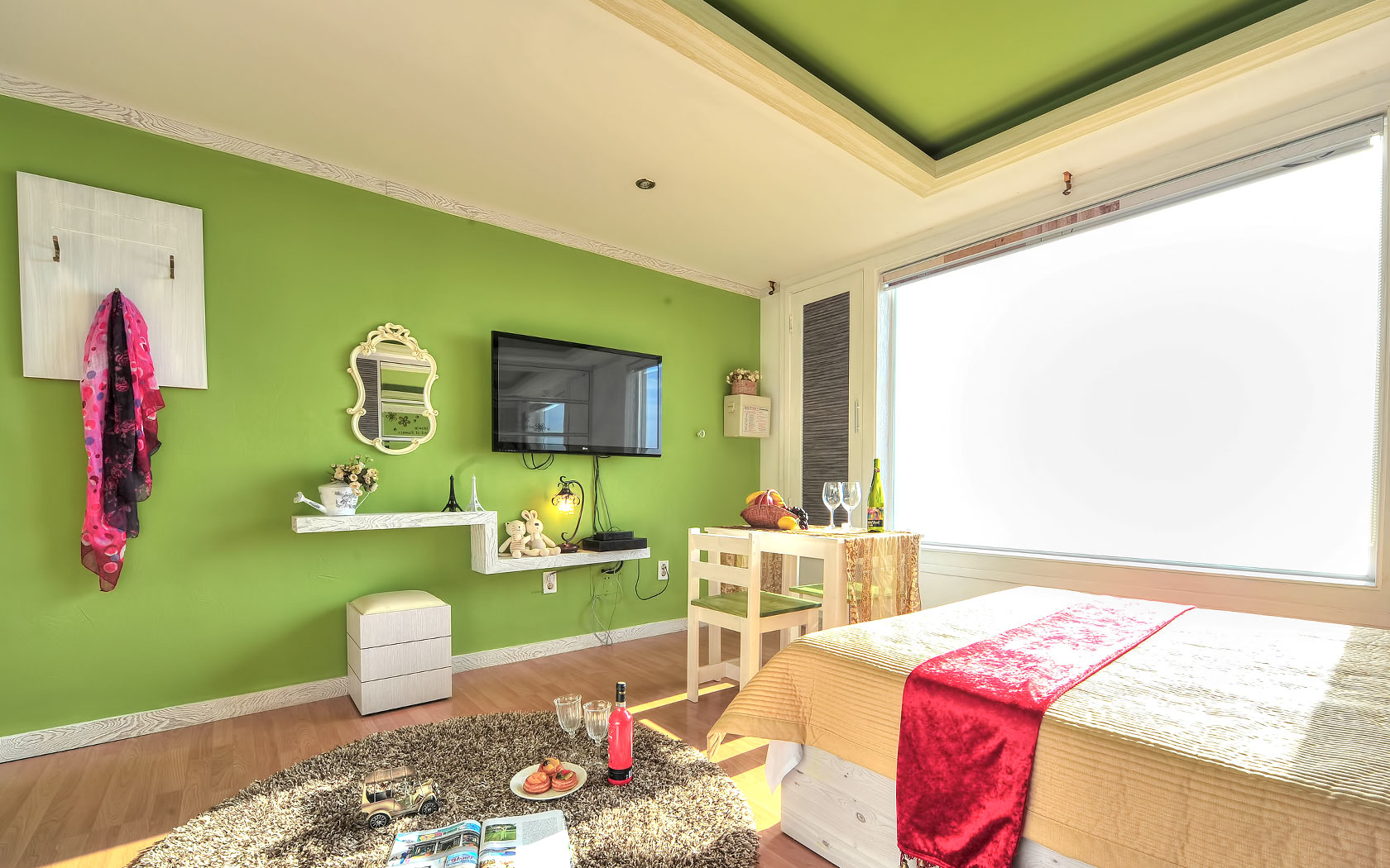 room detail thumbnail 2