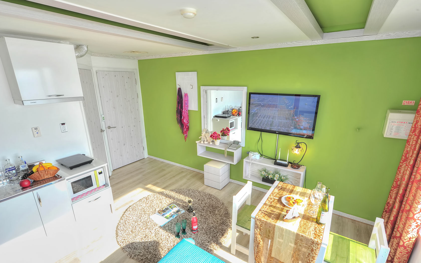 room detail thumbnail 2