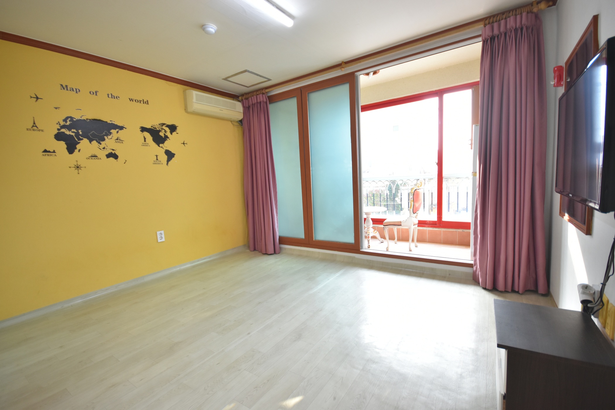 room detail thumbnail 0