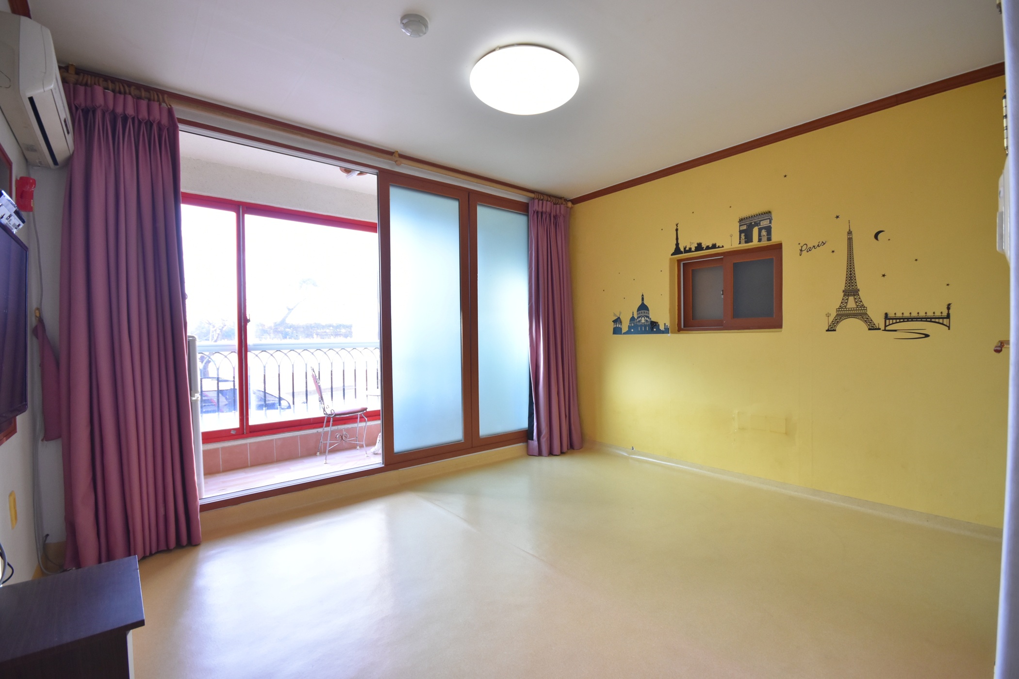 room detail thumbnail 0