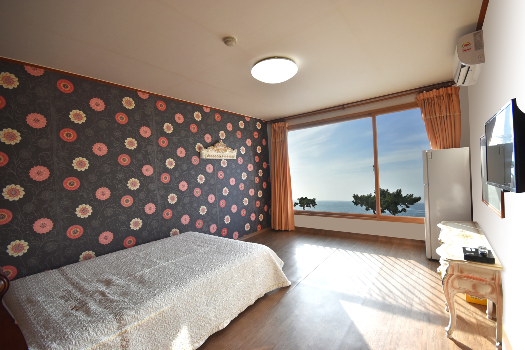 room detail thumbnail 0