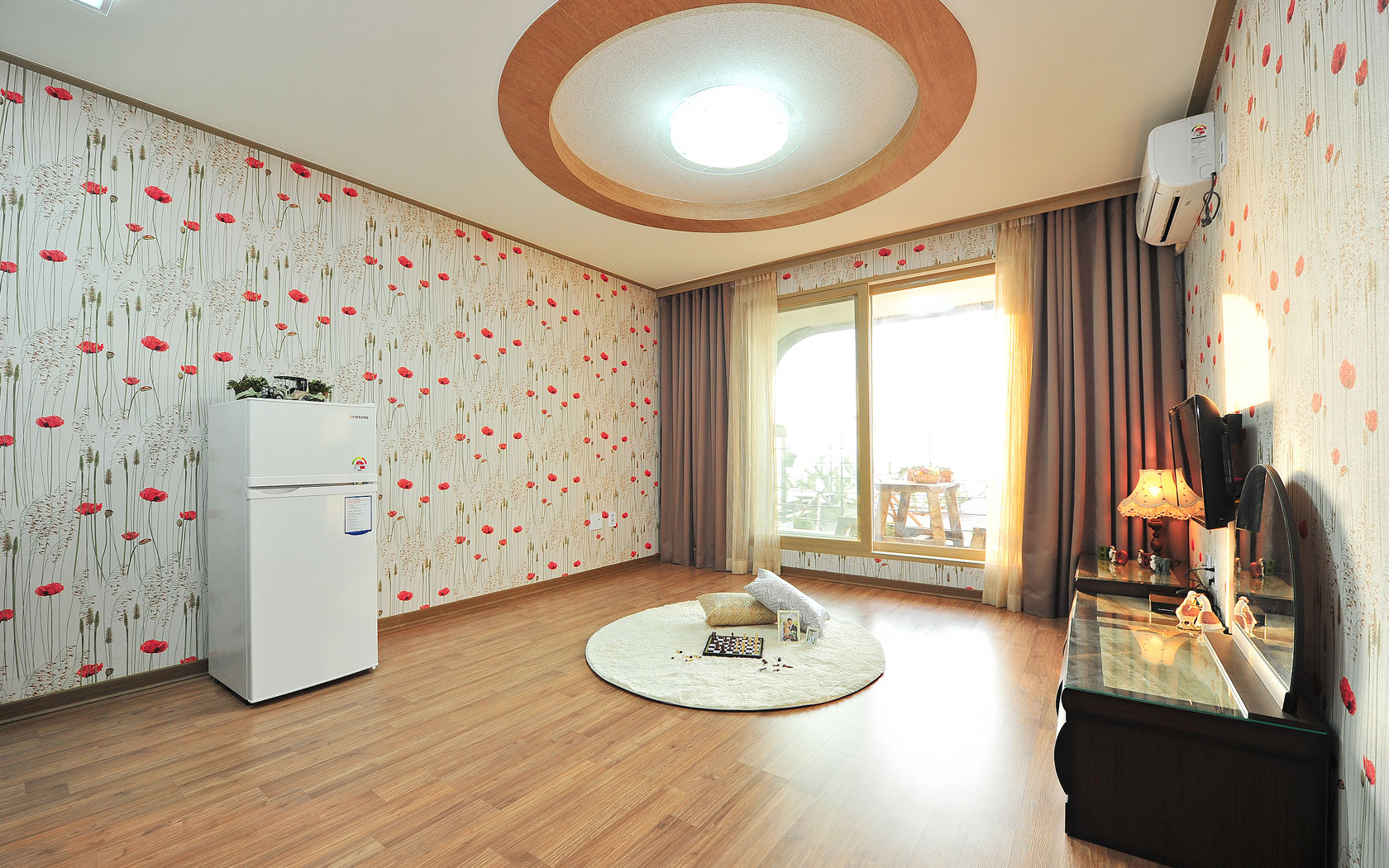 room detail thumbnail 1