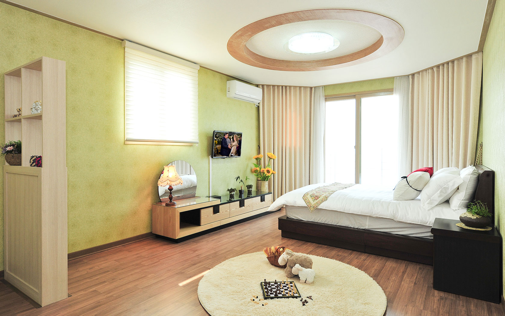 room detail thumbnail 1