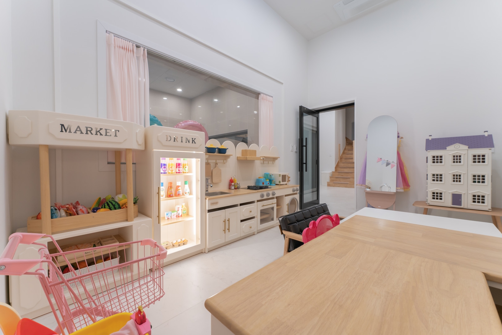 room detail thumbnail 2