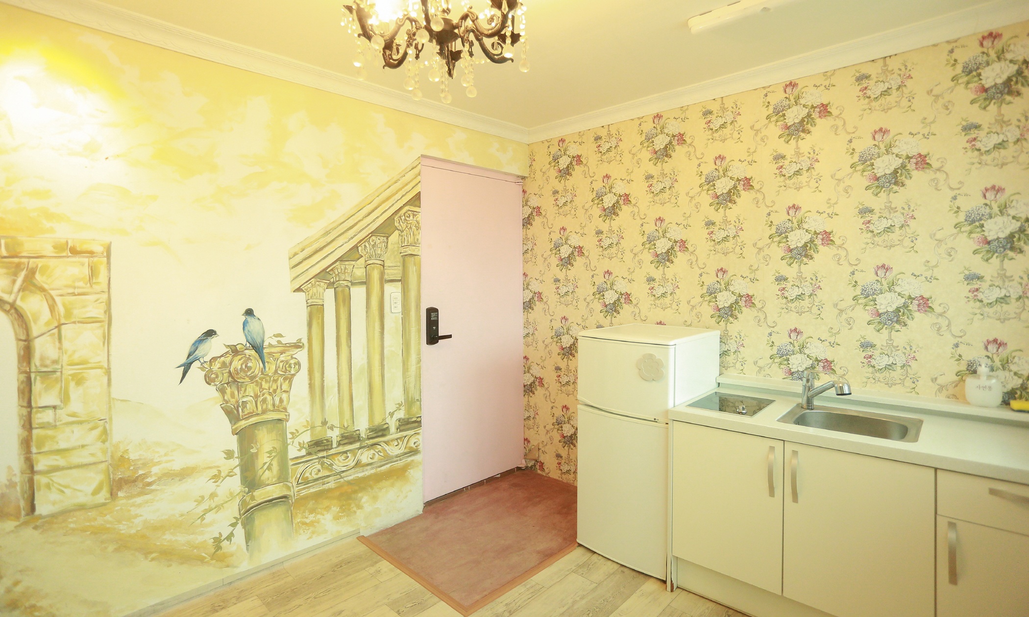 room detail thumbnail 2