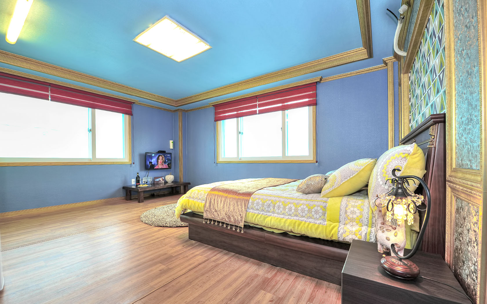 room detail thumbnail 1