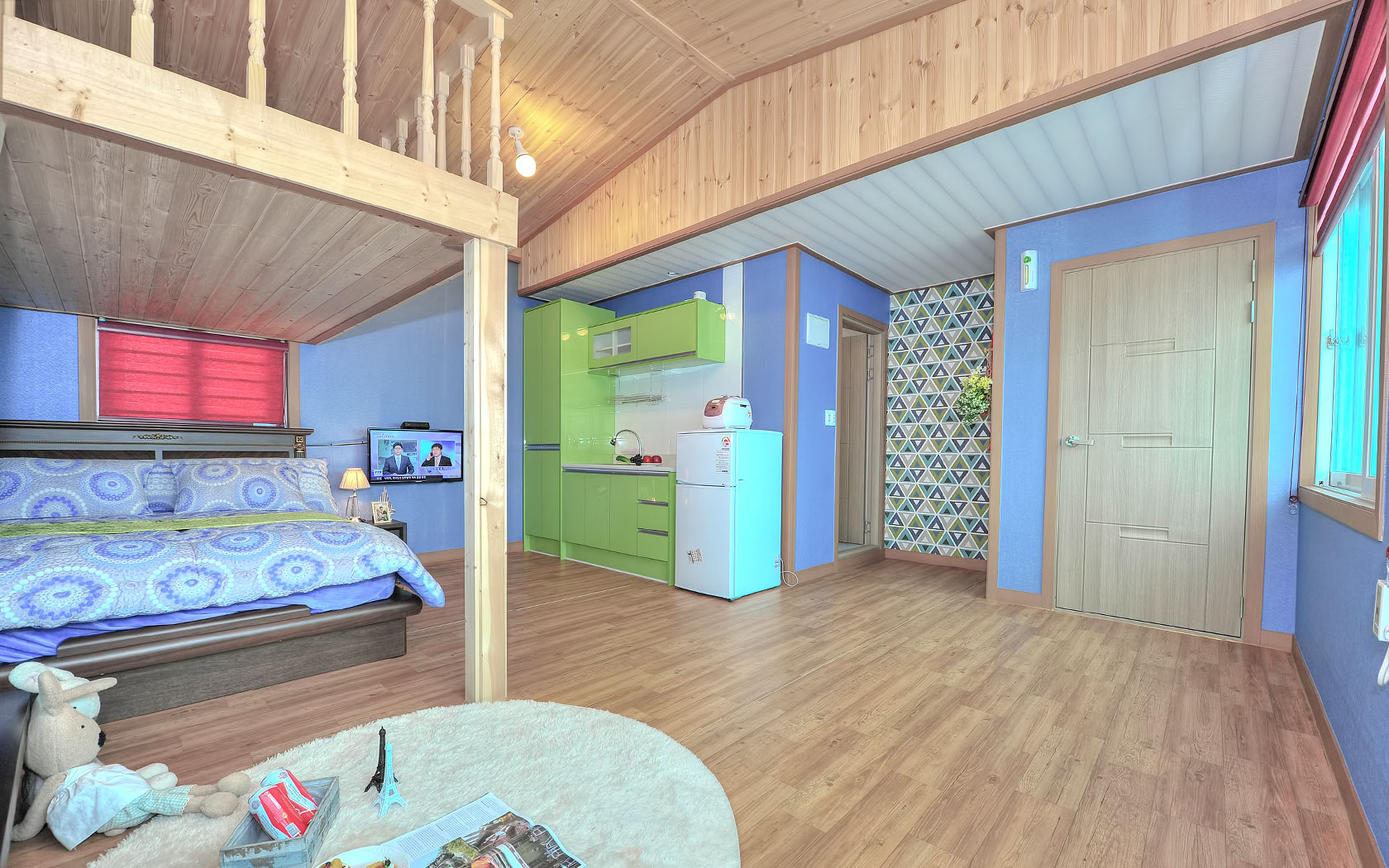 room detail thumbnail 2