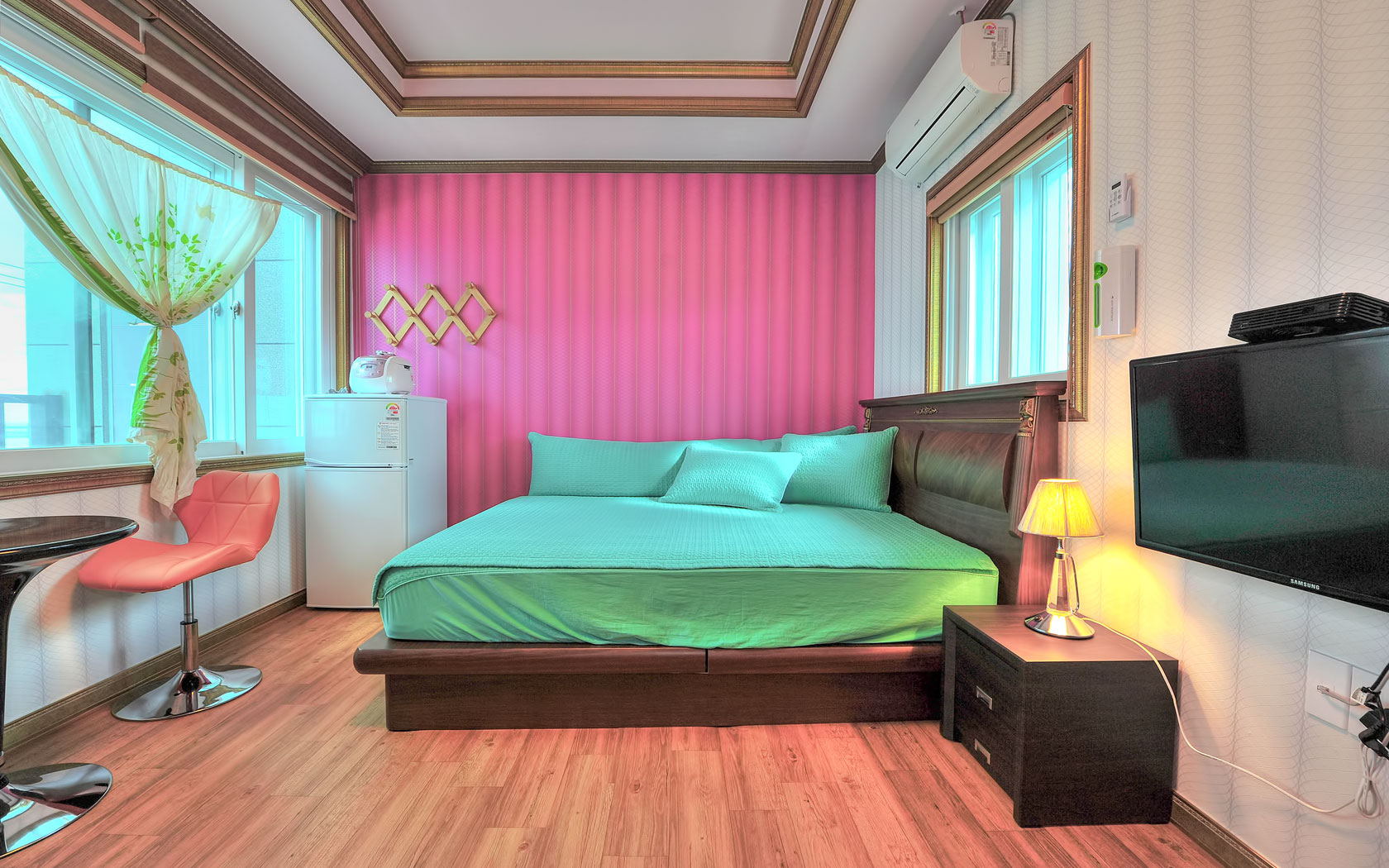 room detail thumbnail 2