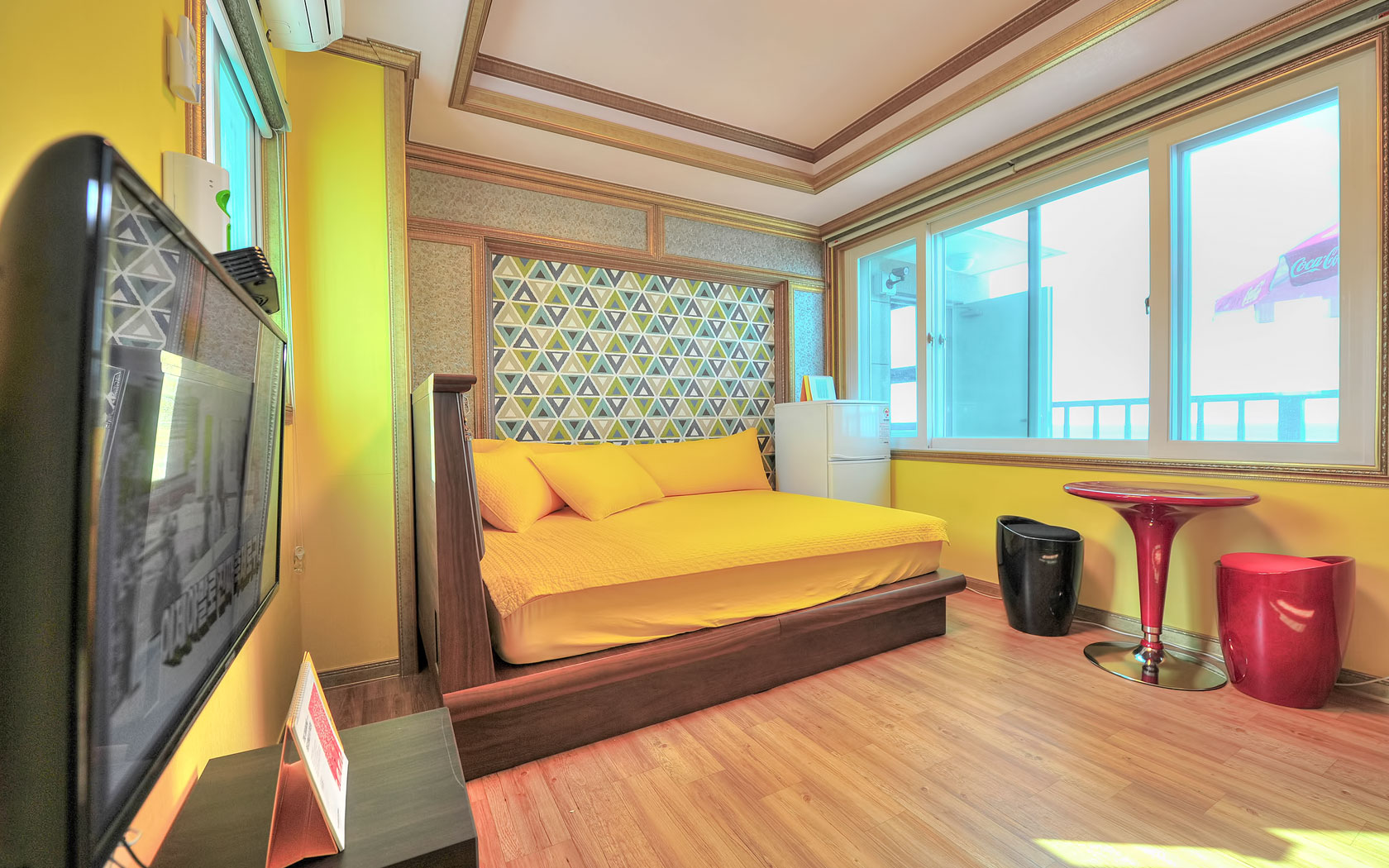 room detail thumbnail 1