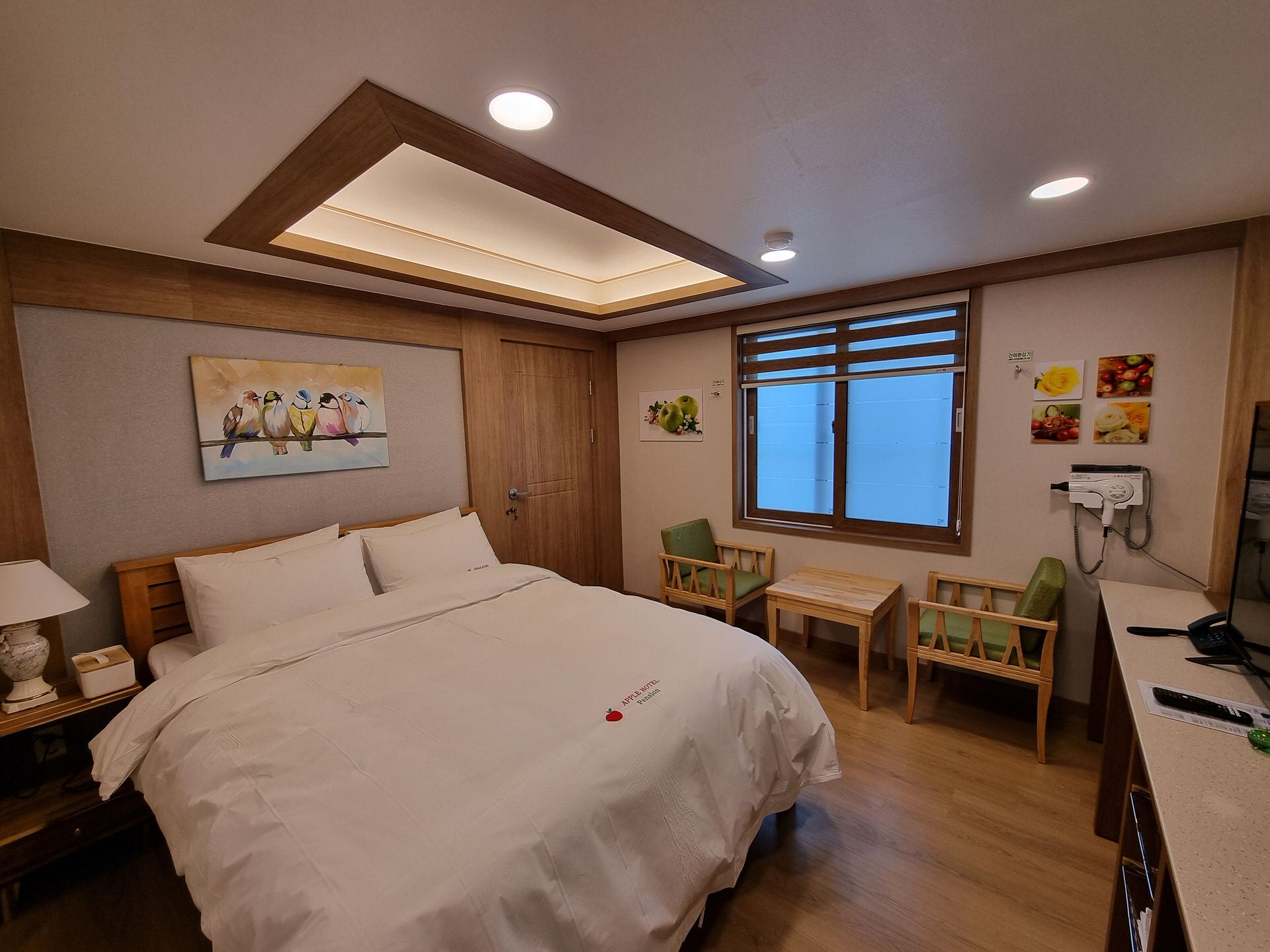 room detail thumbnail 1