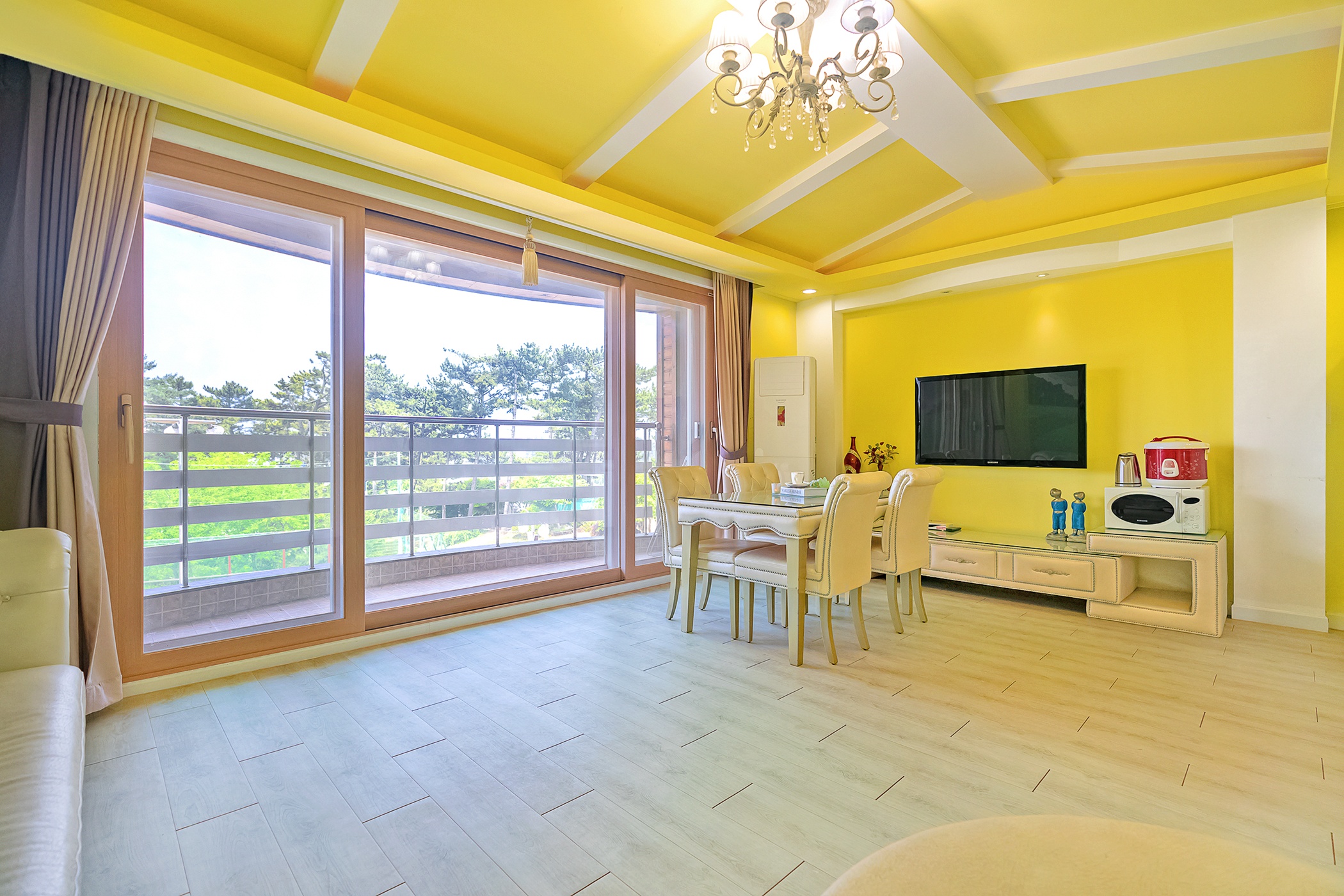 room detail thumbnail 1