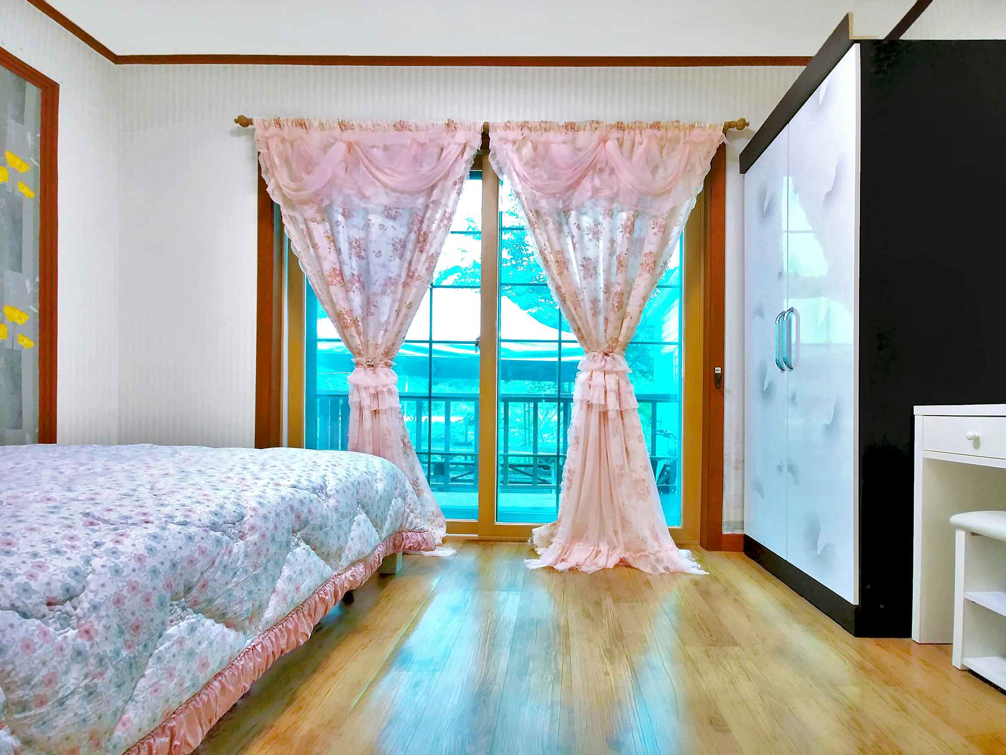 room detail thumbnail 1