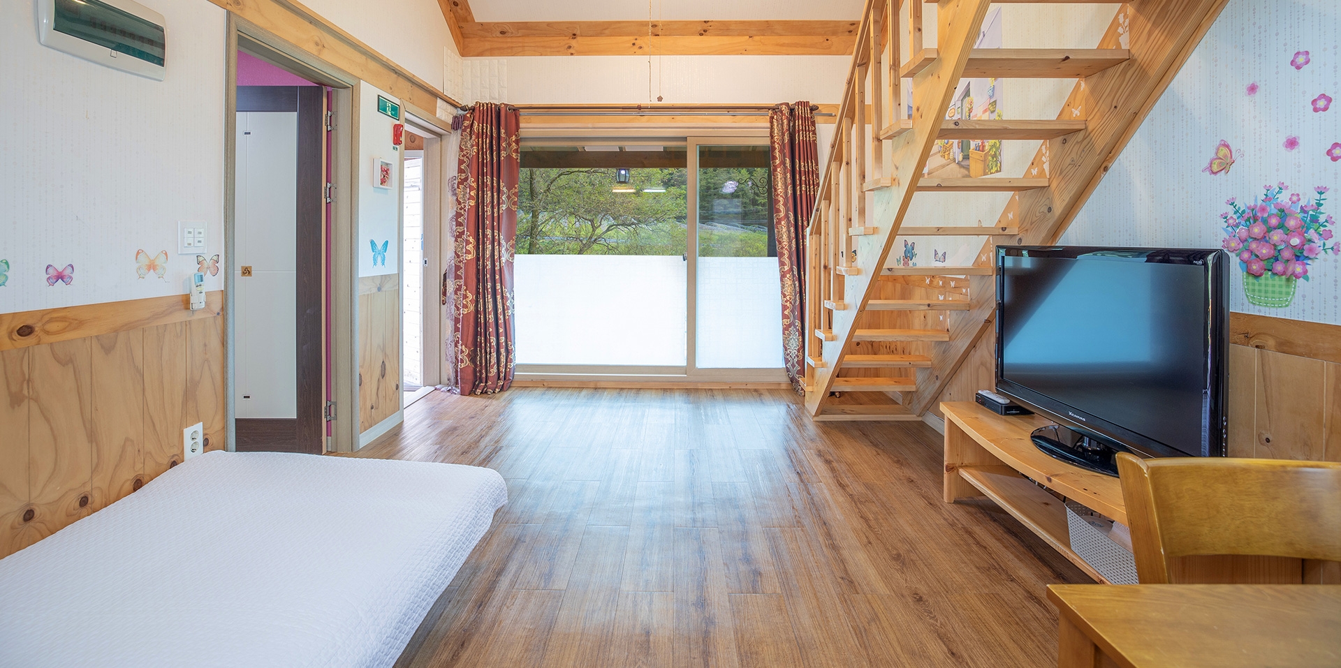 room detail thumbnail 2