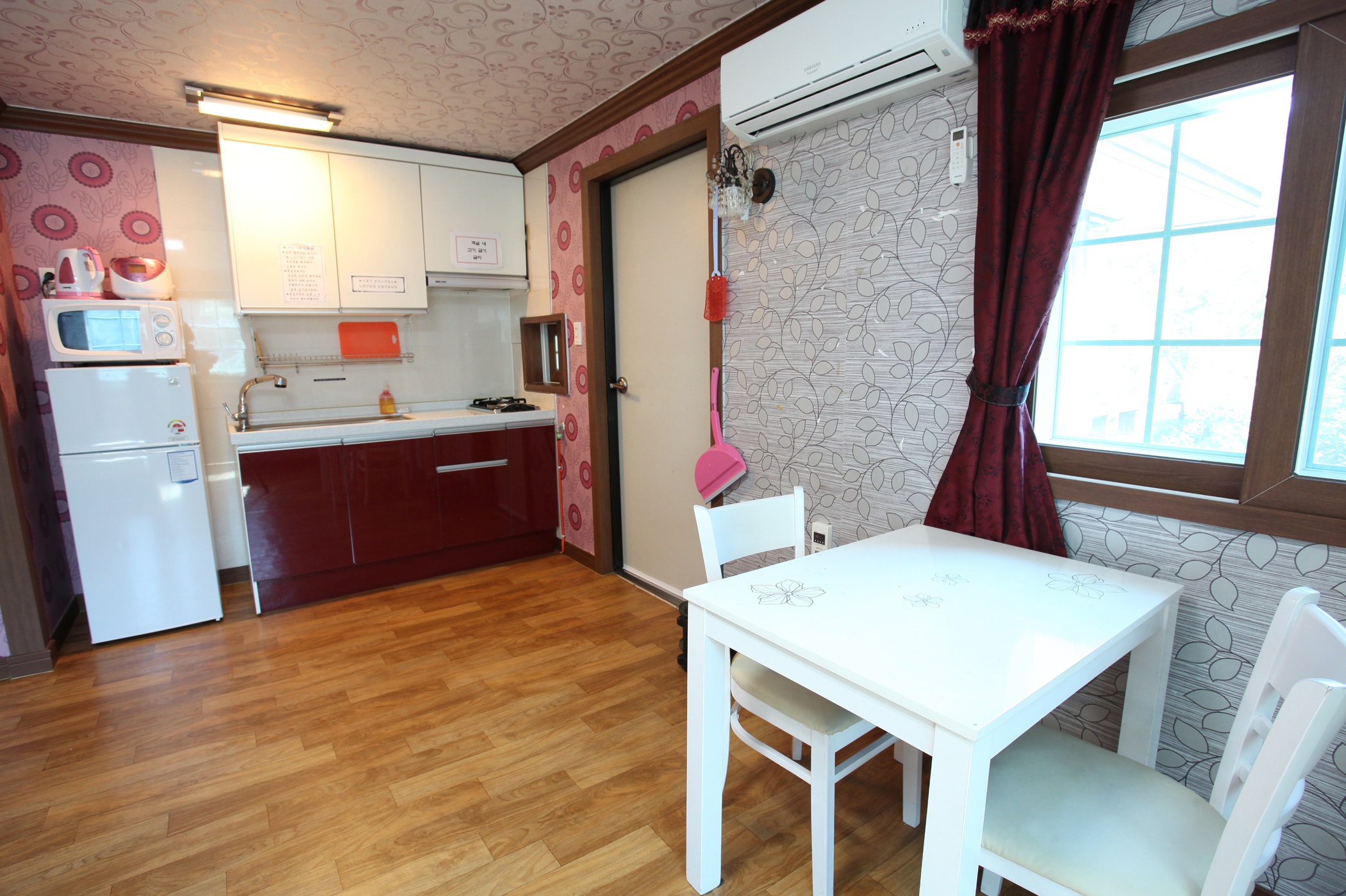 room detail thumbnail 1