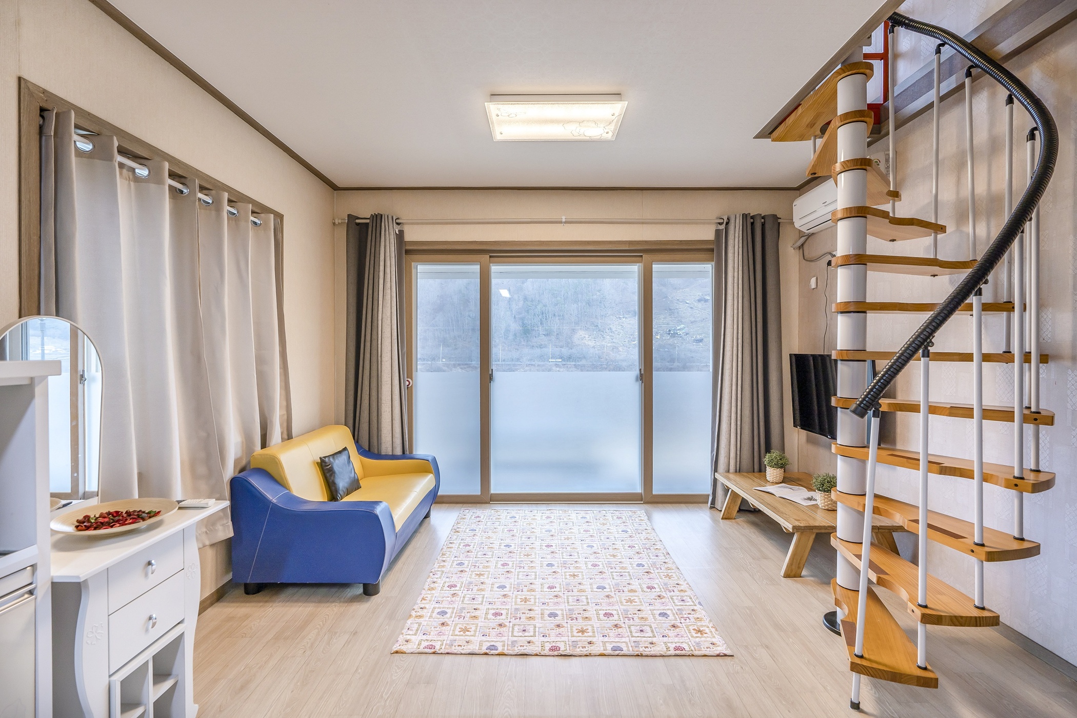 room detail thumbnail 2