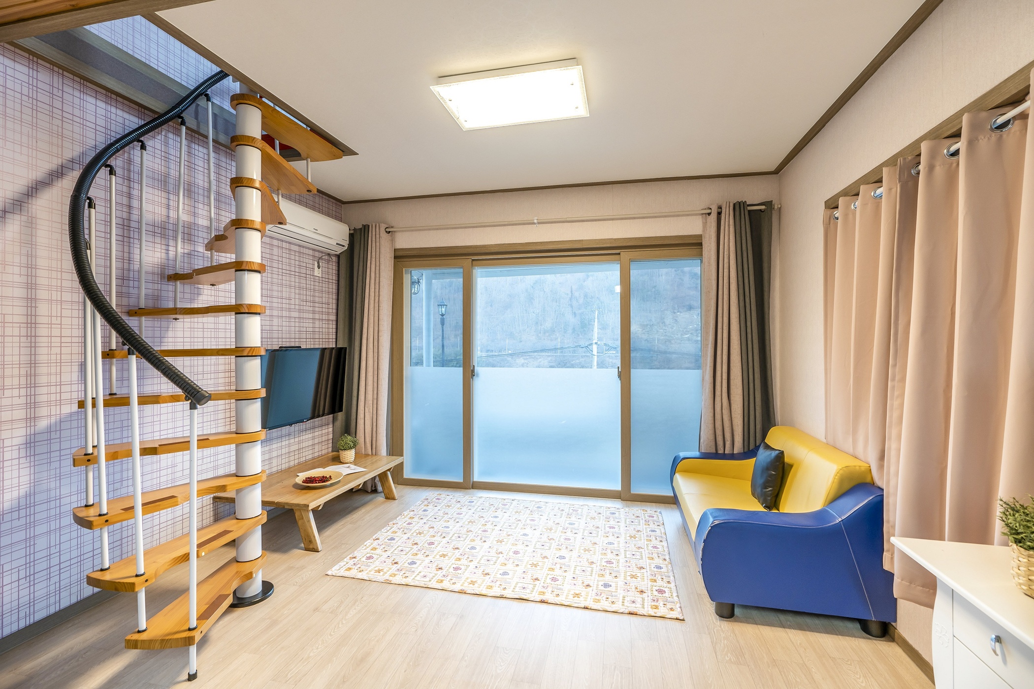 room detail thumbnail 1