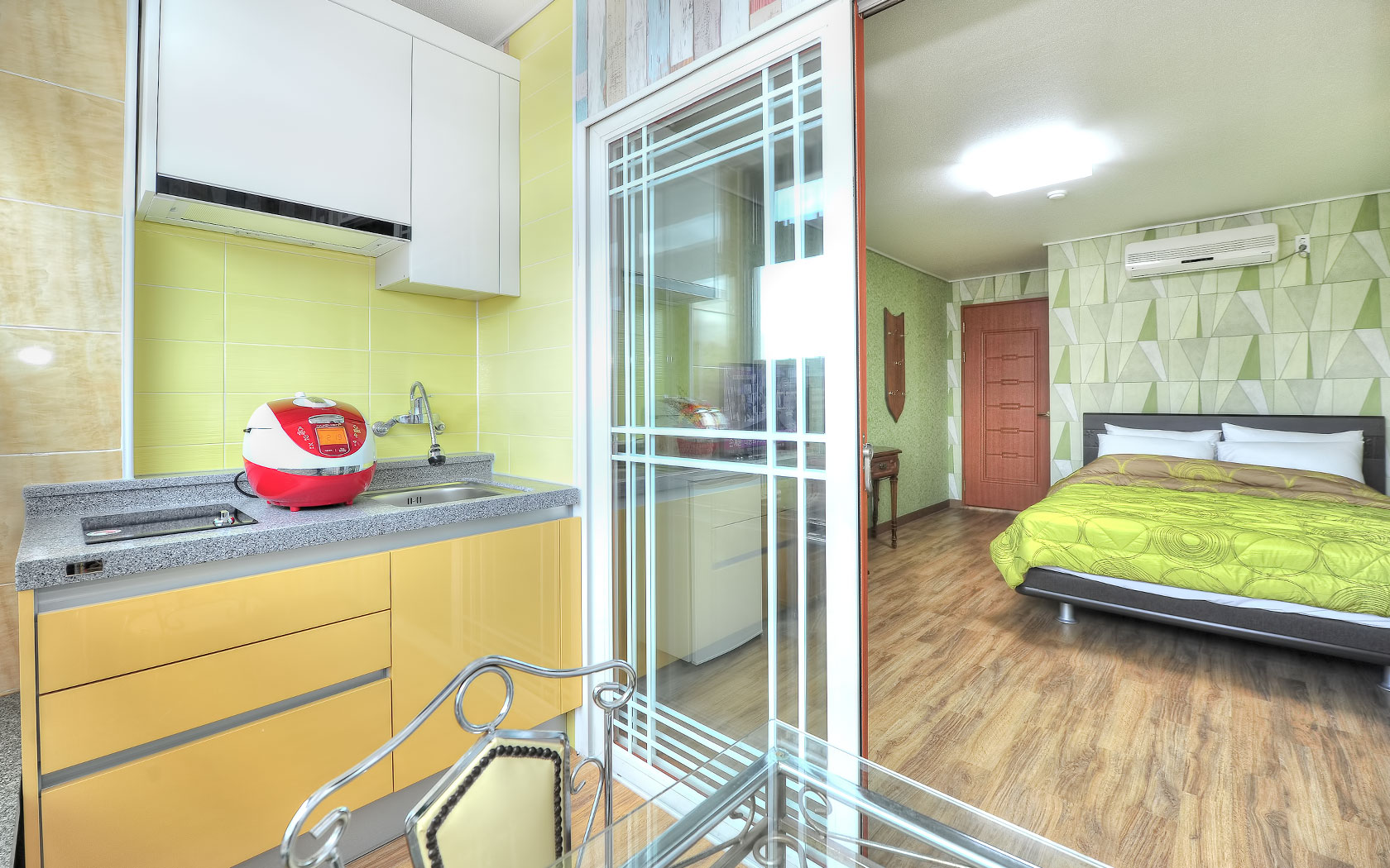 room detail thumbnail 2