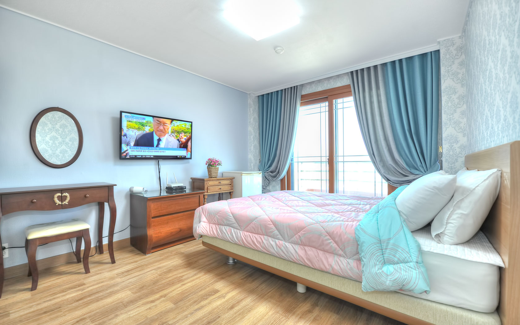 room detail thumbnail 0