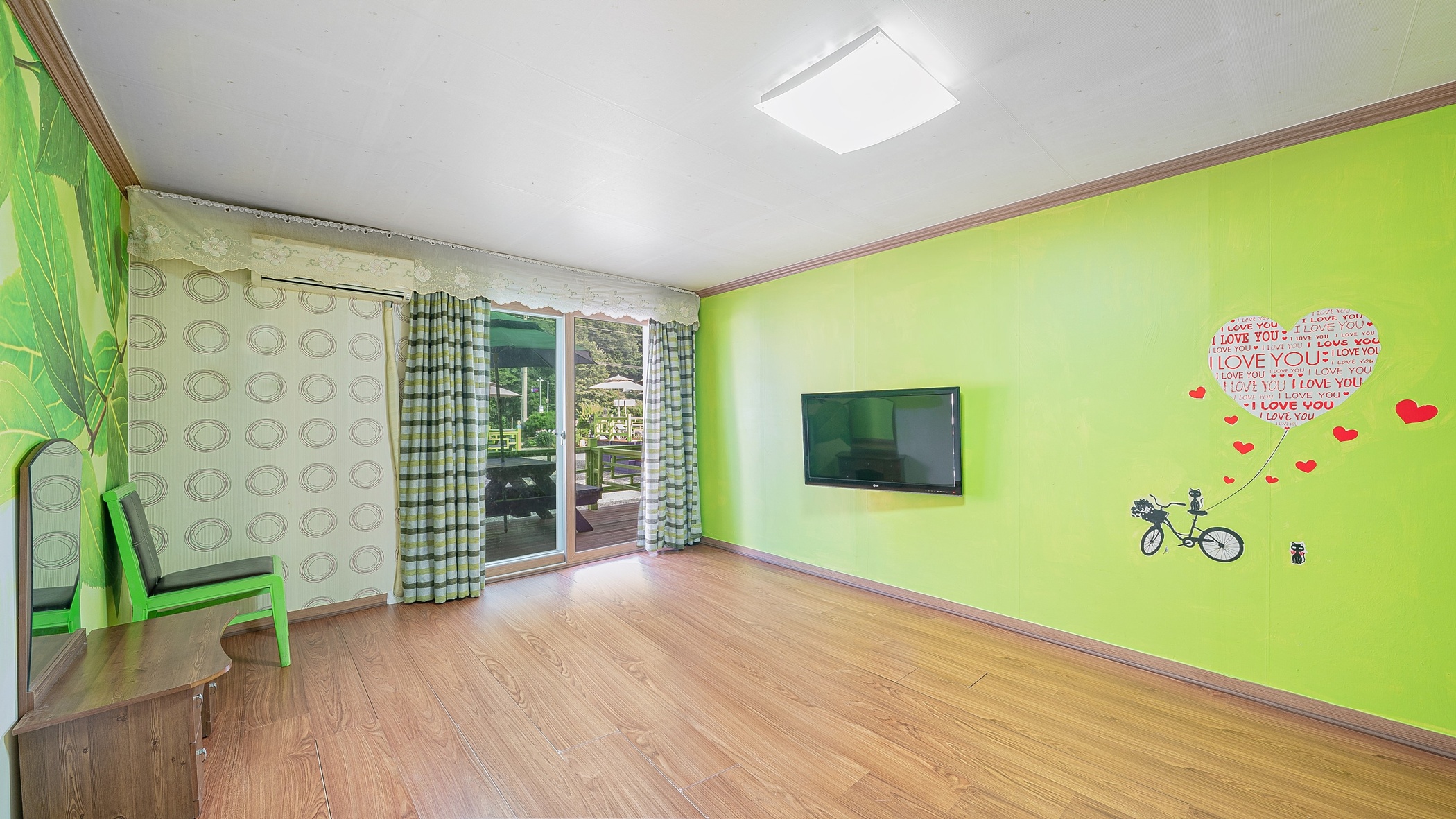 room detail thumbnail 1