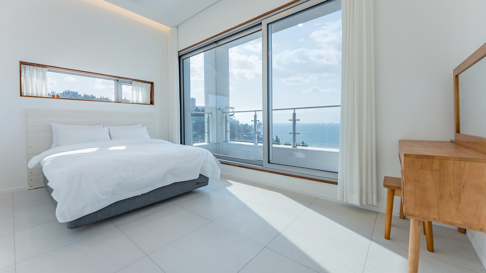 https://yaimg.yanolja.com/v5/2025/04/20/19/68054bed17e013.45378408.jpg