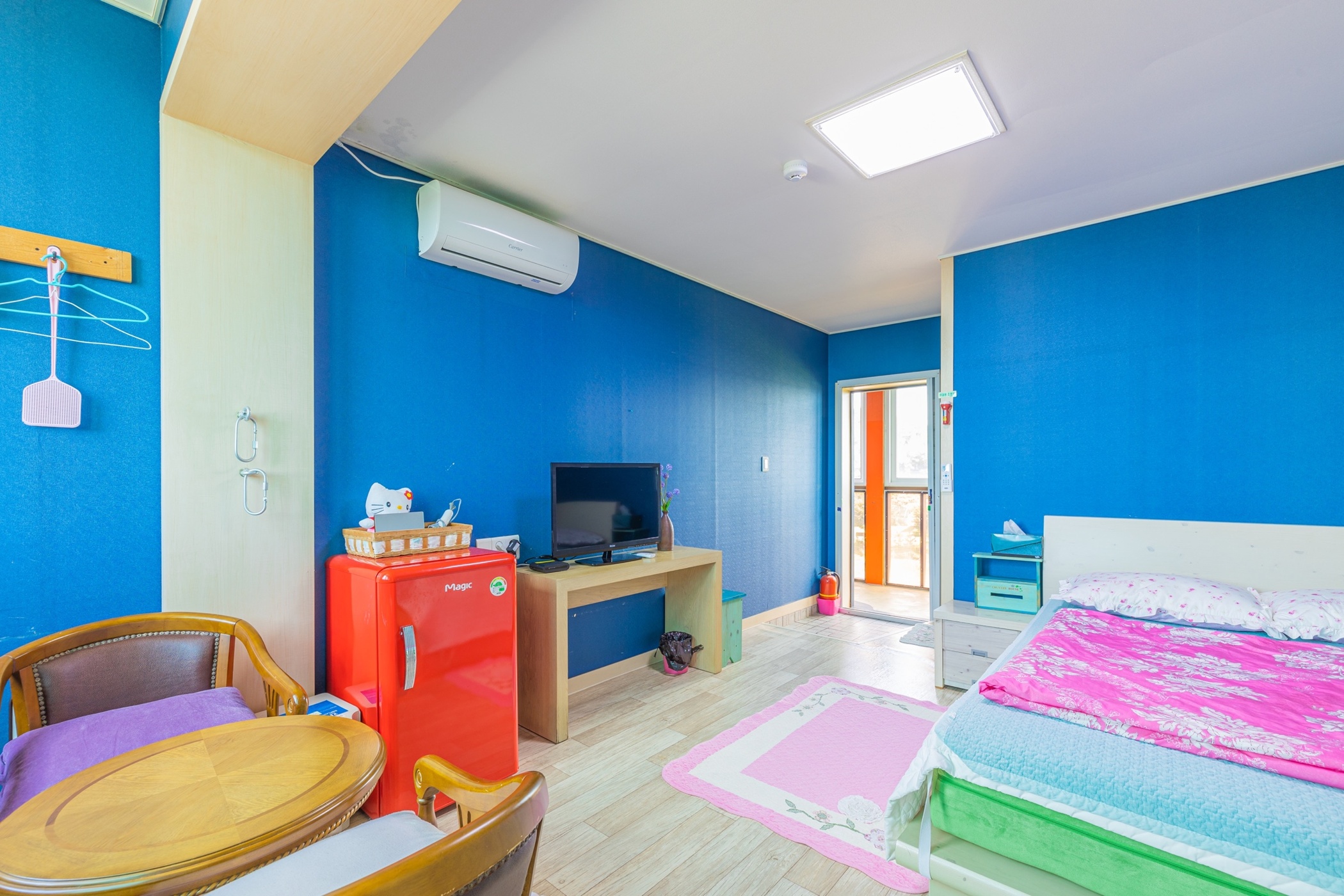 room detail thumbnail 2