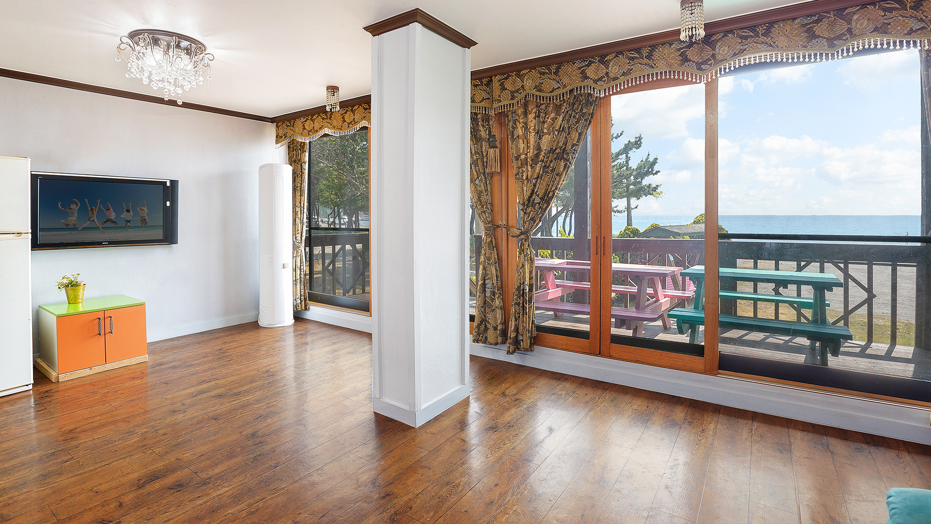 room detail thumbnail 1