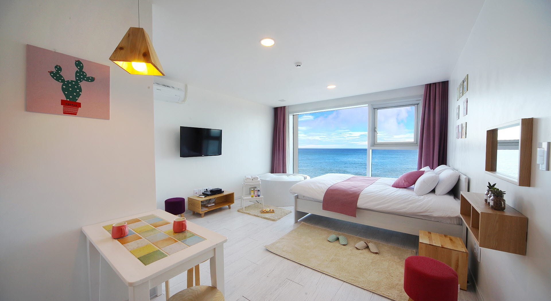 room detail thumbnail 2