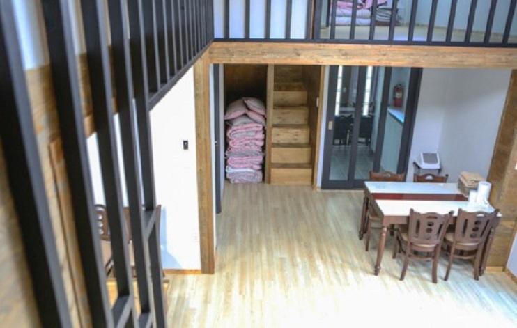 room detail thumbnail 2