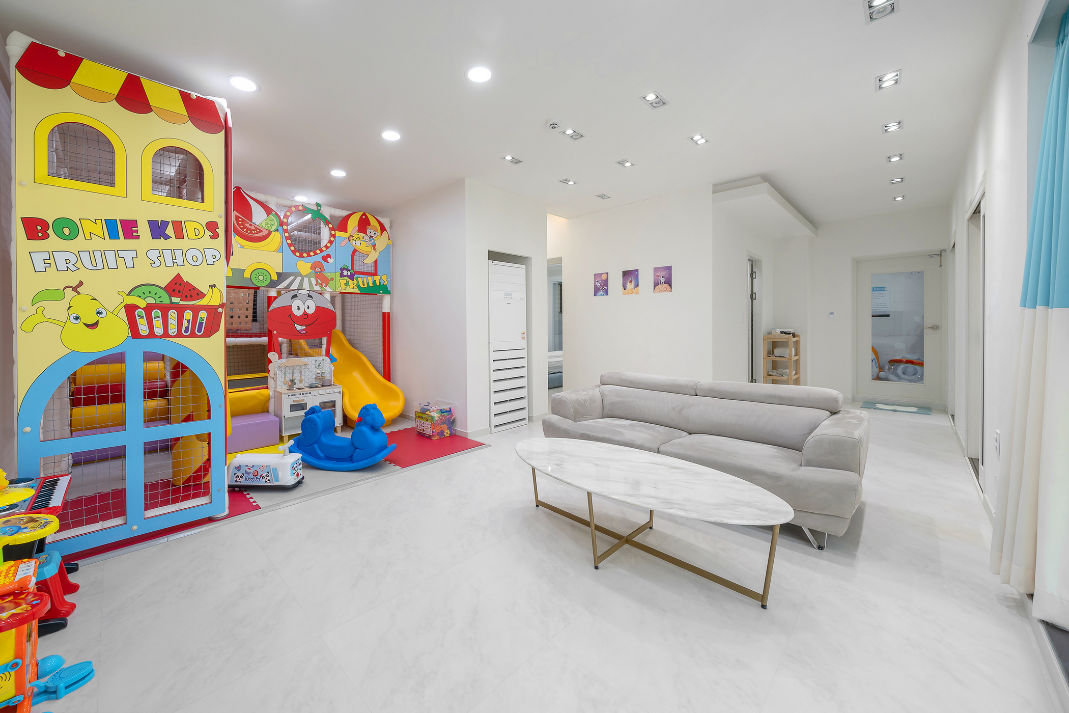 room detail thumbnail 2