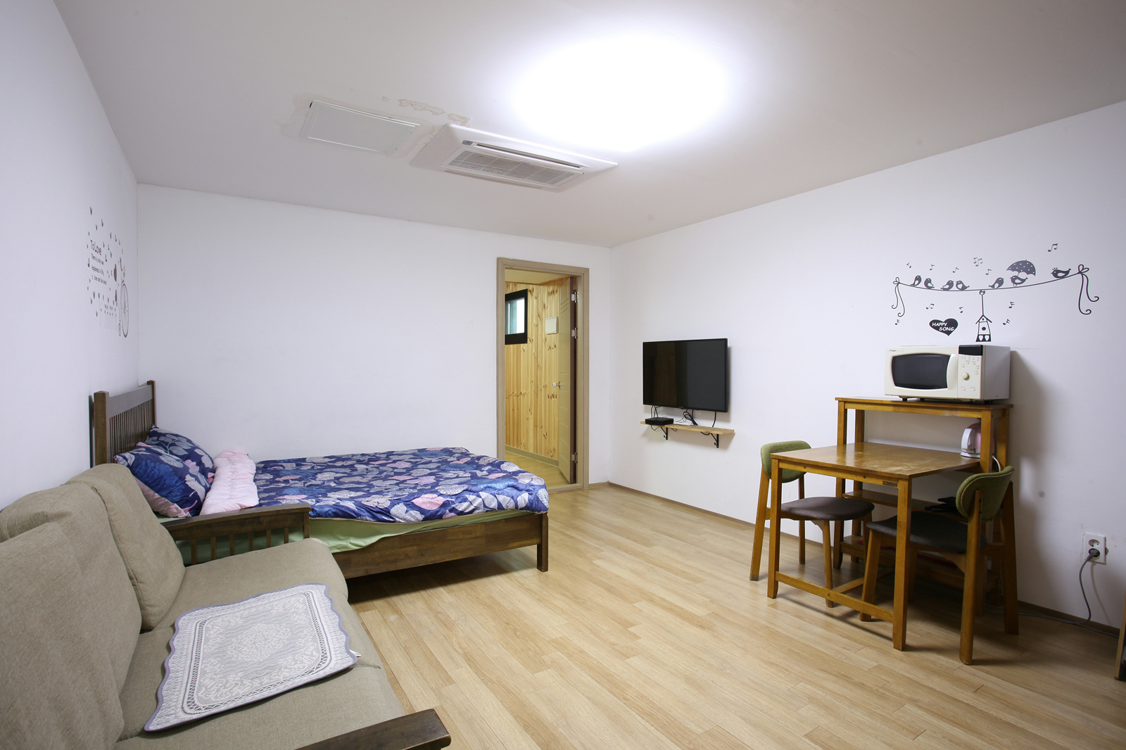 room detail thumbnail 1