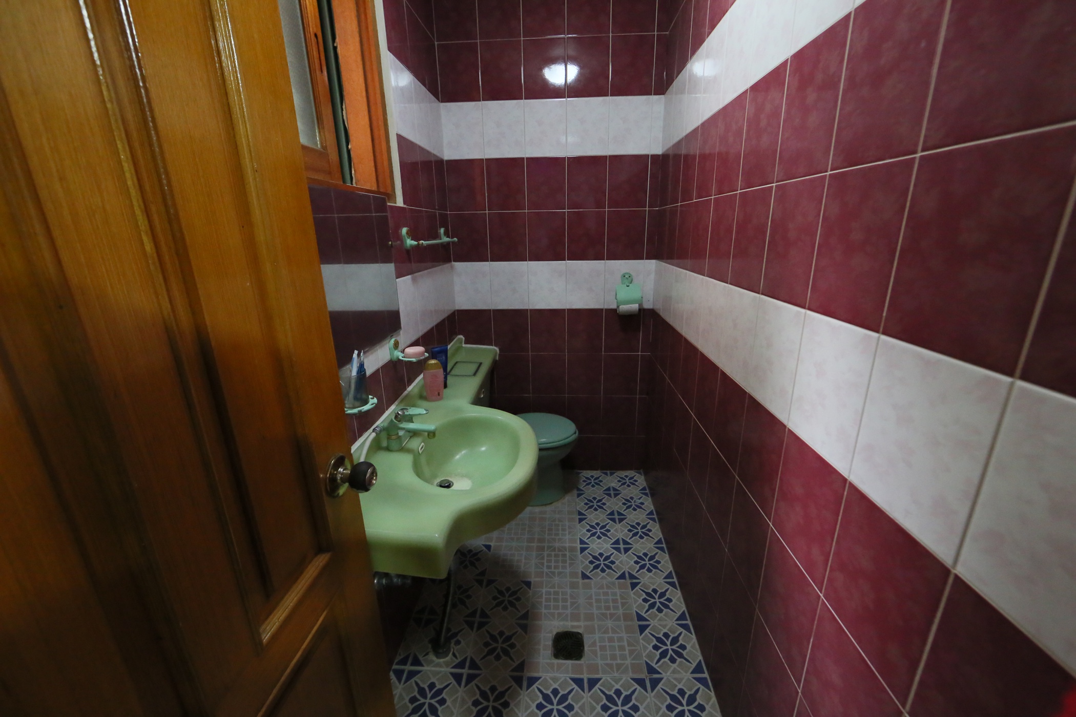 room detail thumbnail 1