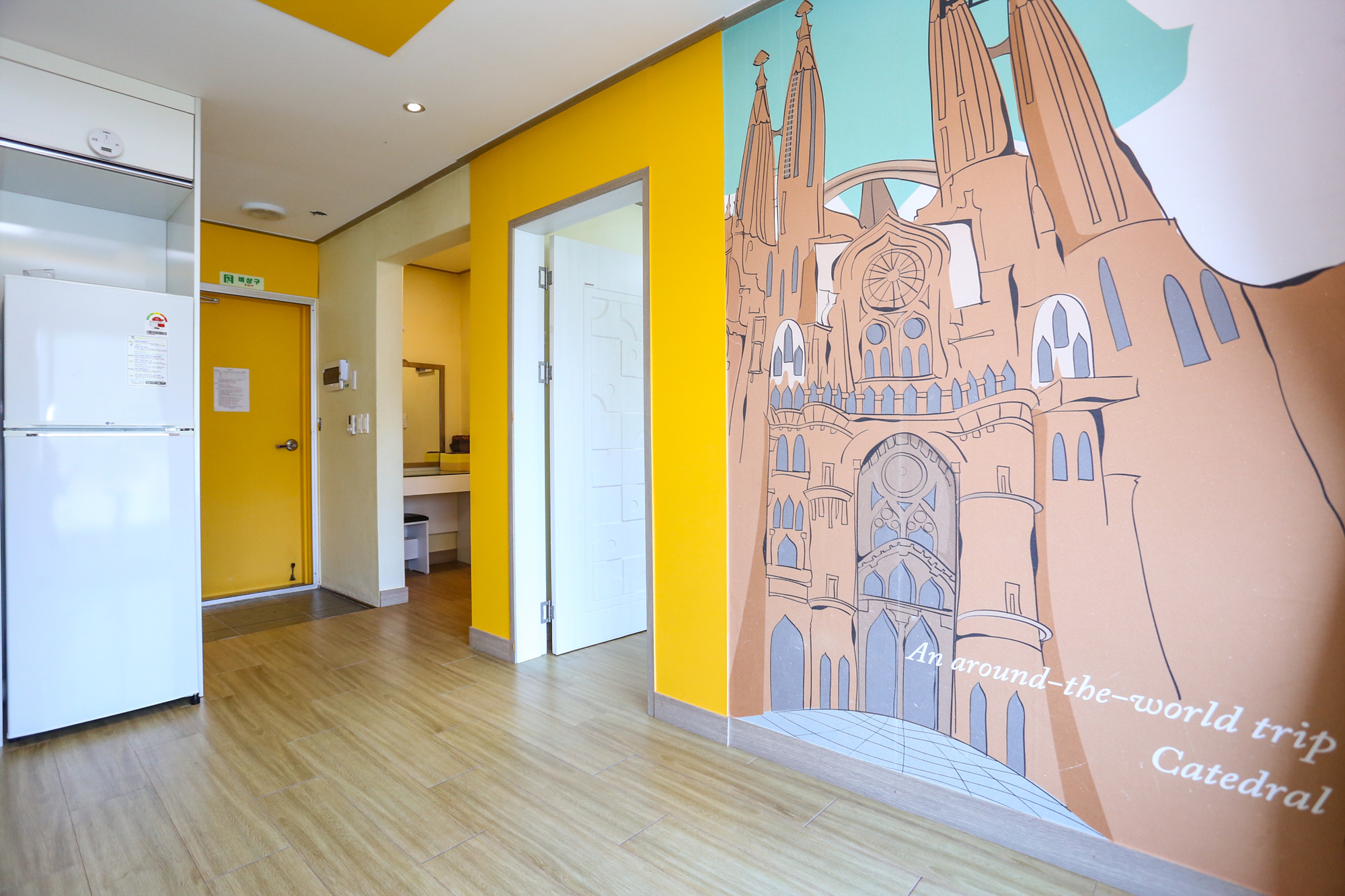 room detail thumbnail 1