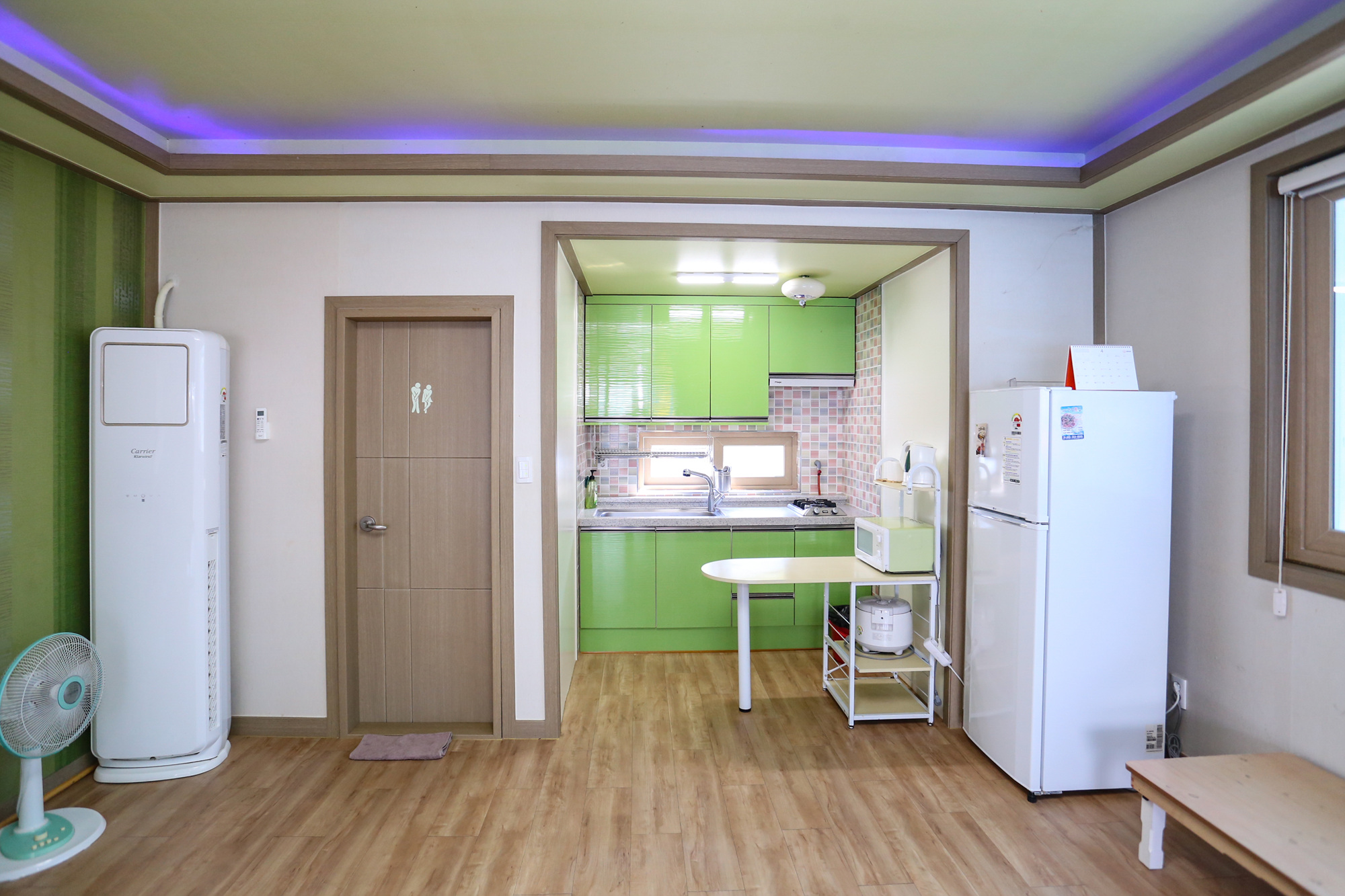 room detail thumbnail 2