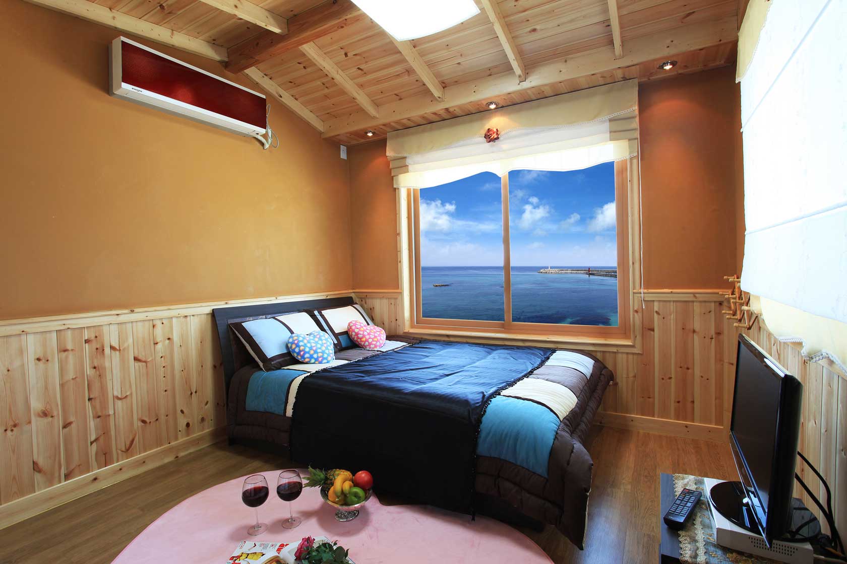 room detail thumbnail 1