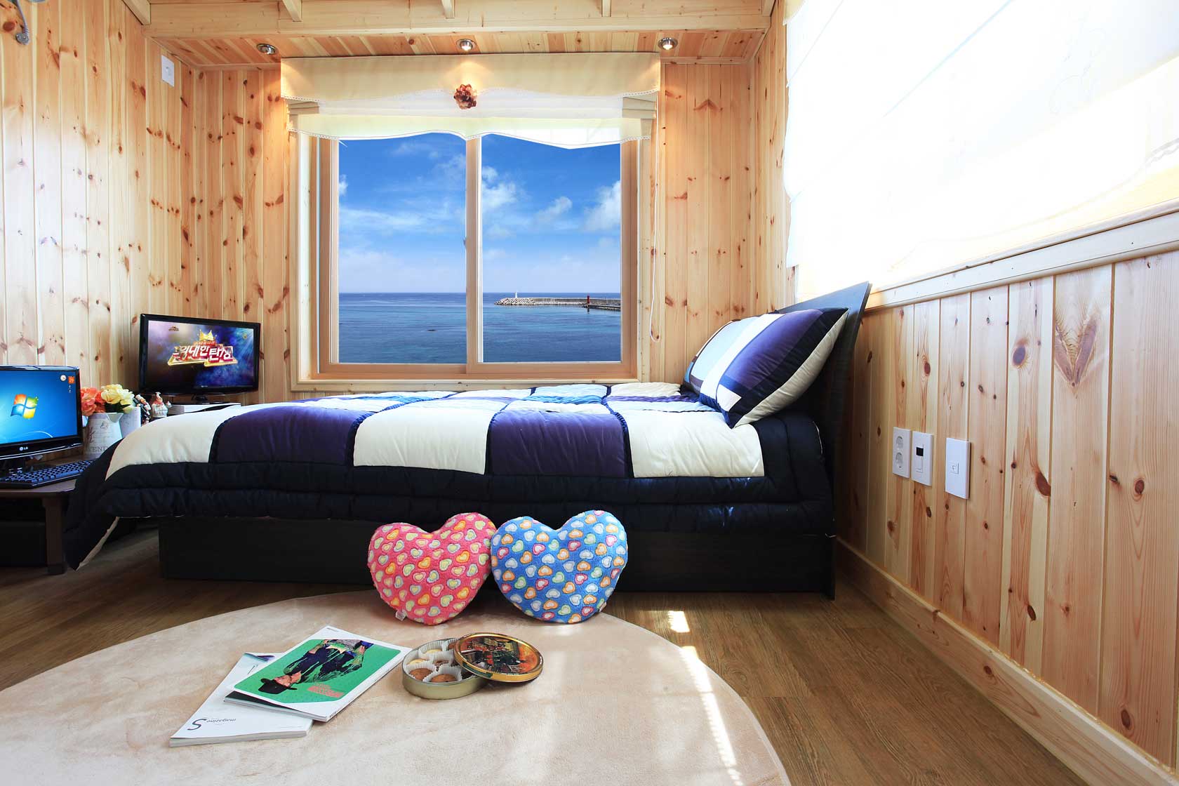 room detail thumbnail 2