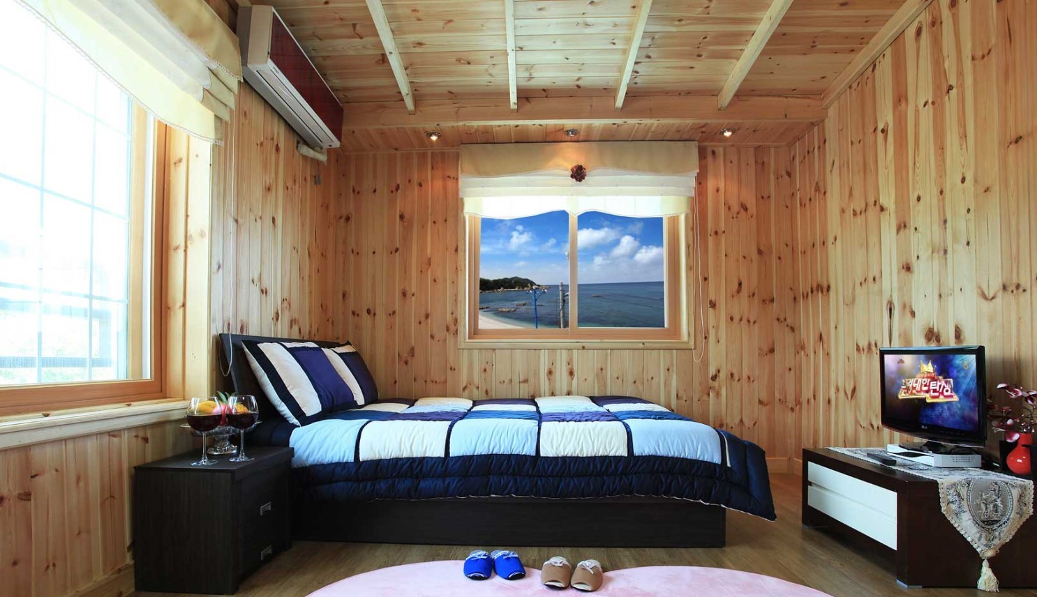 room detail thumbnail 1